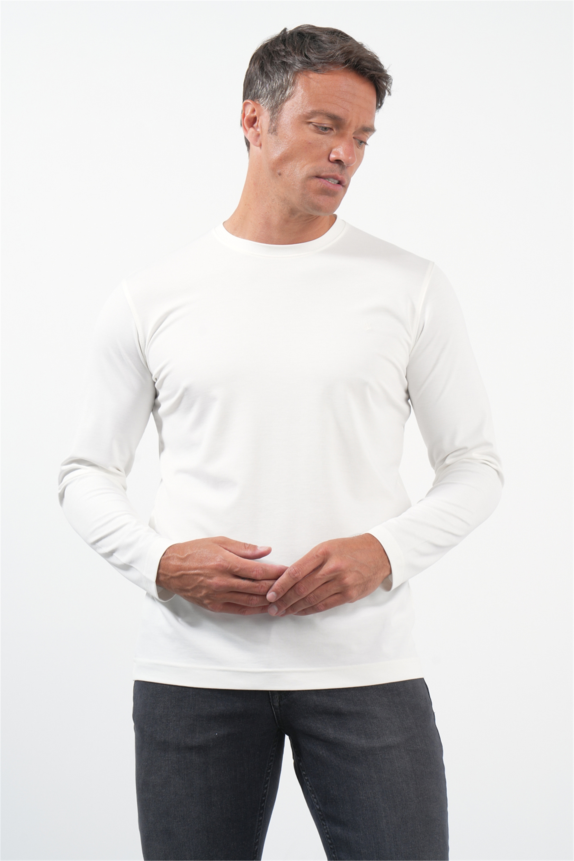 Beyaz Bisiklet Yaka Uzun Kol Örme Standart Fit Esnek Sweatshirt 1013260150