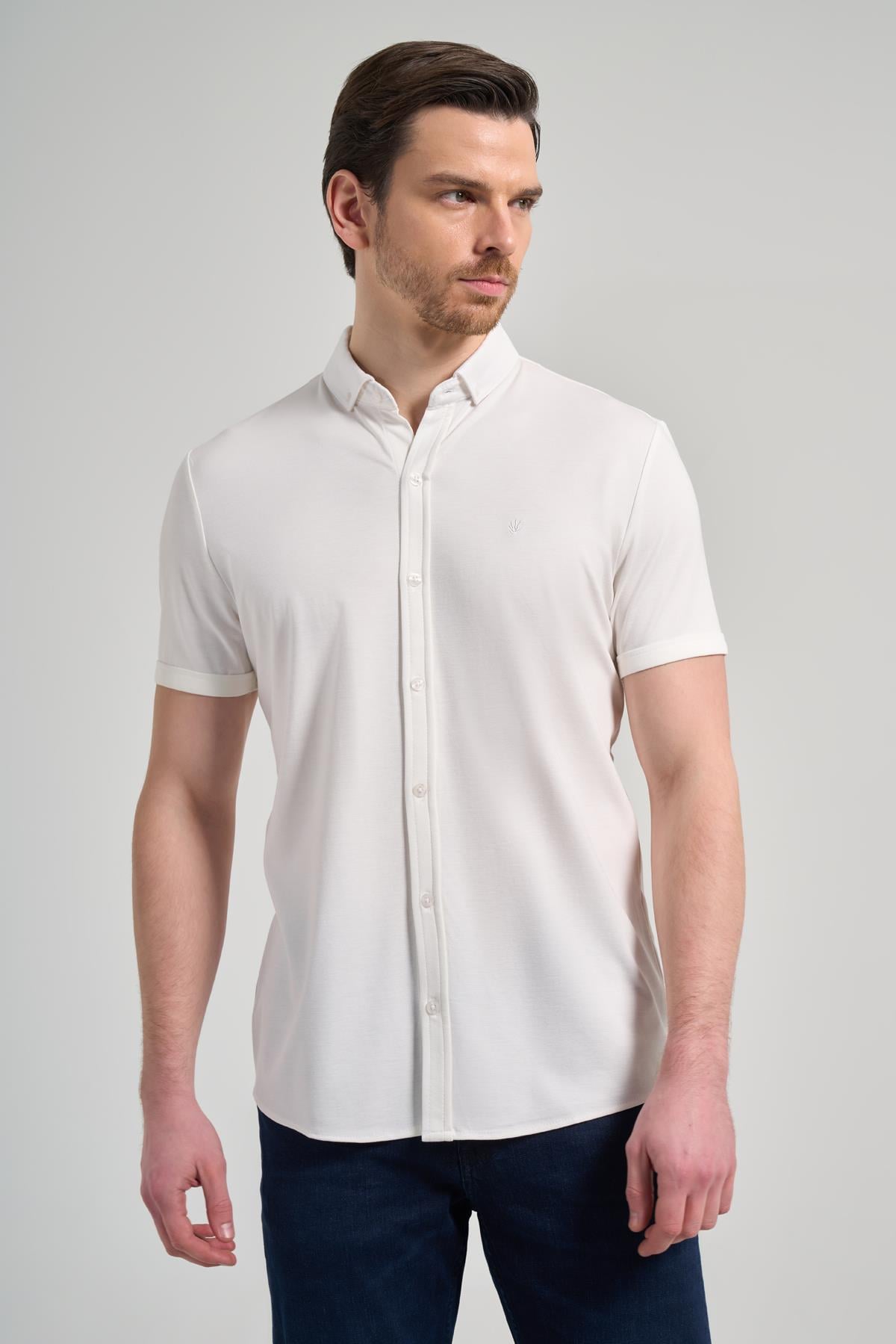 Beyaz Kısa Kol Düz Örme İtalyan Yaka Cepsiz Pamuklu Classic Slim Fit Gömlek 1004250156