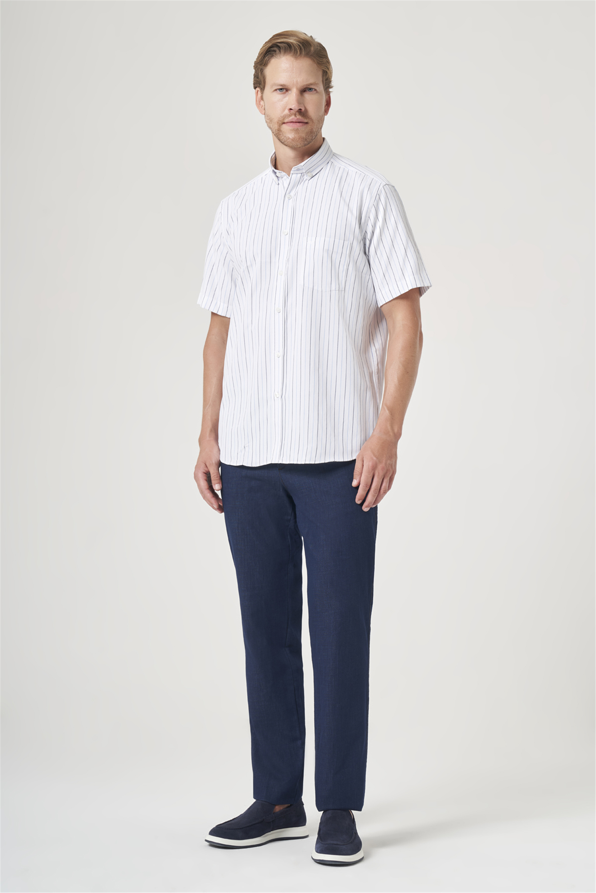 Beyaz-Mavi Düğmeli Yaka Kısa Kol Cepli Oxford Comfort Fit Pamuklu Gömlek 1004260187