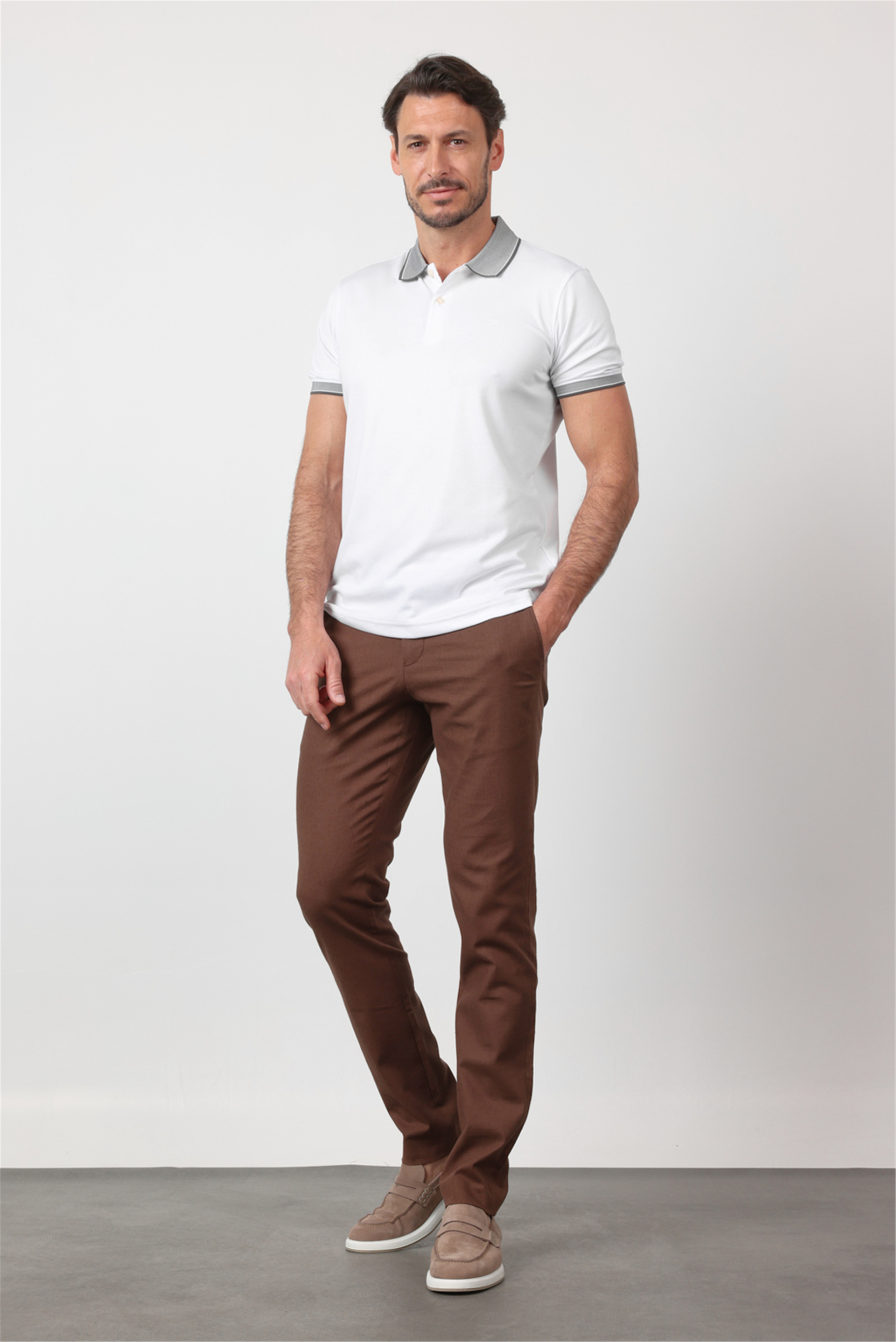 Beyaz Polo Yaka Kısa Kol Cepsiz Comfort Fit Pamuklu Tişört 1011260153