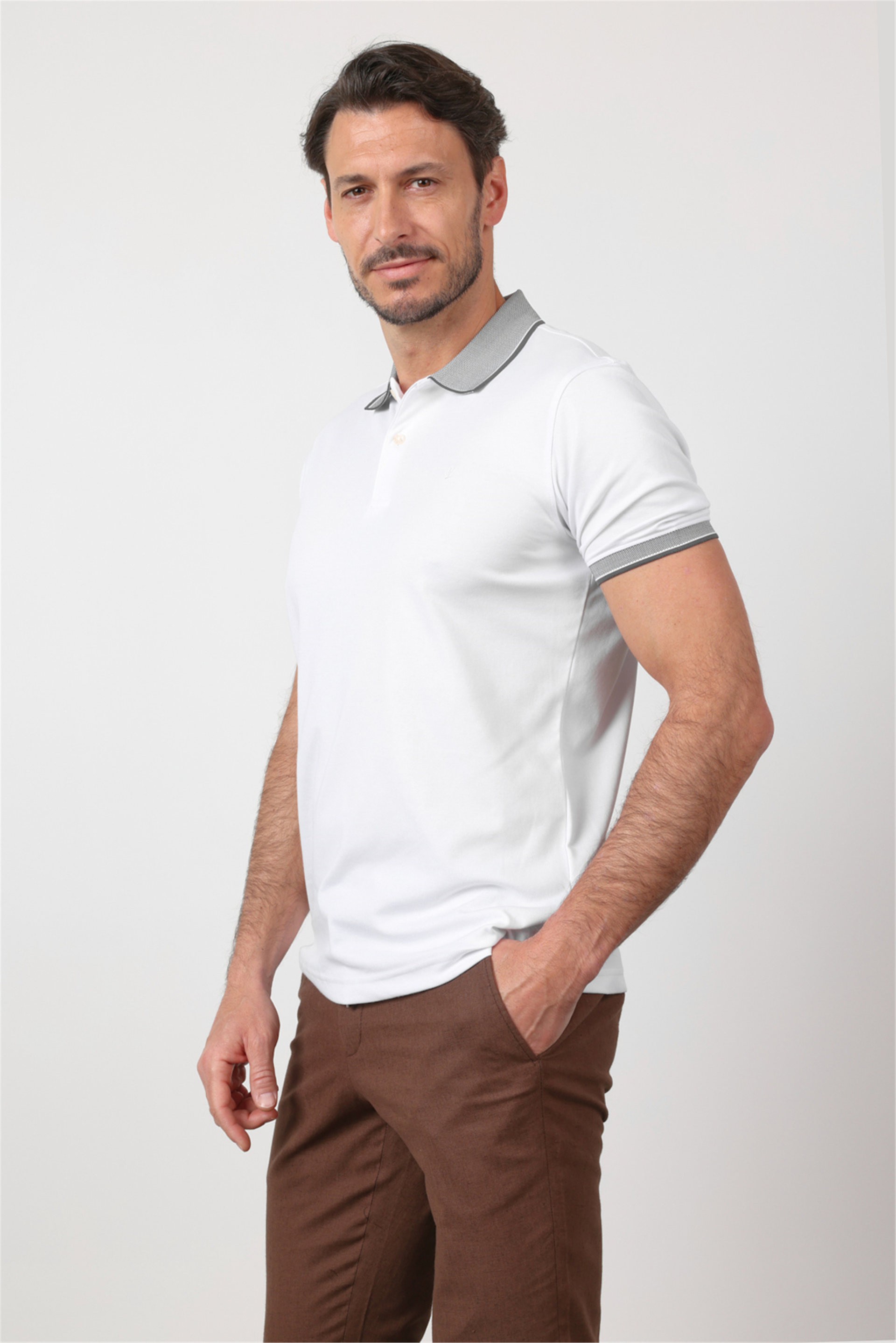 Beyaz Polo Yaka Kısa Kol Cepsiz Comfort Fit Pamuklu Tişört 1011260153