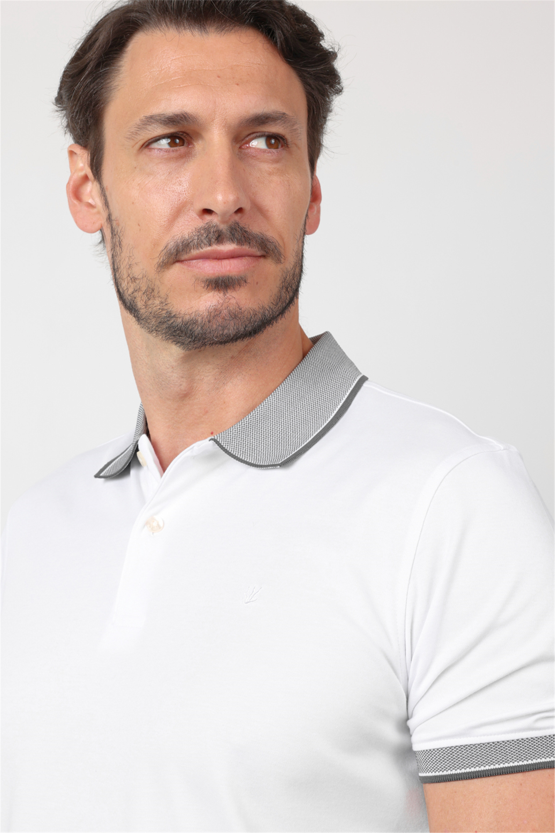 Beyaz Polo Yaka Kısa Kol Cepsiz Comfort Fit Pamuklu Tişört 1011260153