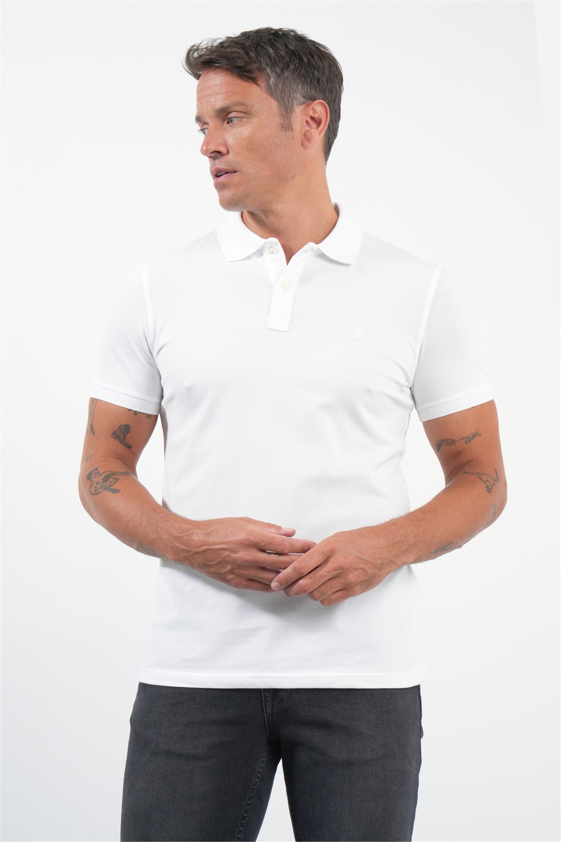 Beyaz Polo Yaka Kısa Kol Cepsiz Slim Fit Pamuklu Tişört 1011260154