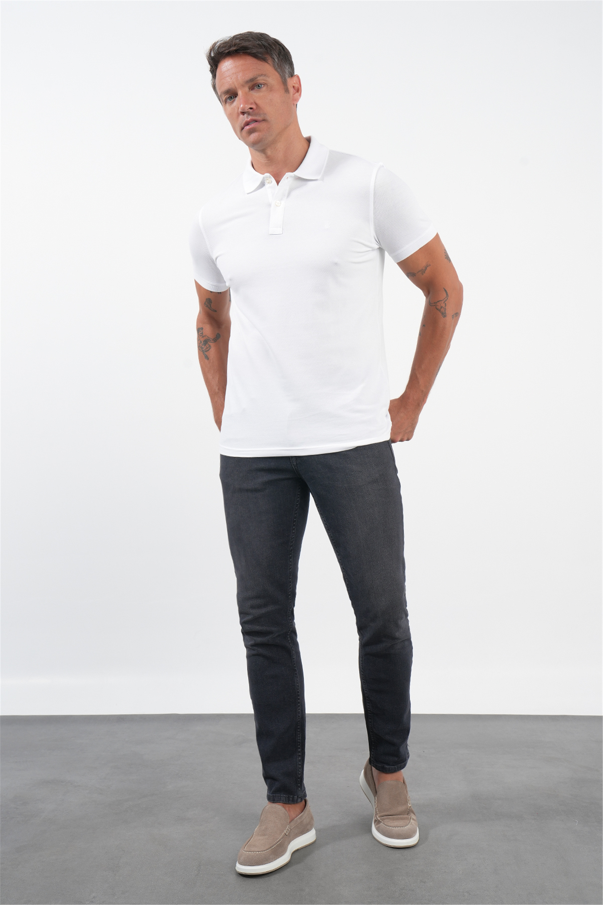 Beyaz Polo Yaka Kısa Kol Cepsiz Slim Fit Pamuklu Tişört 1011260154