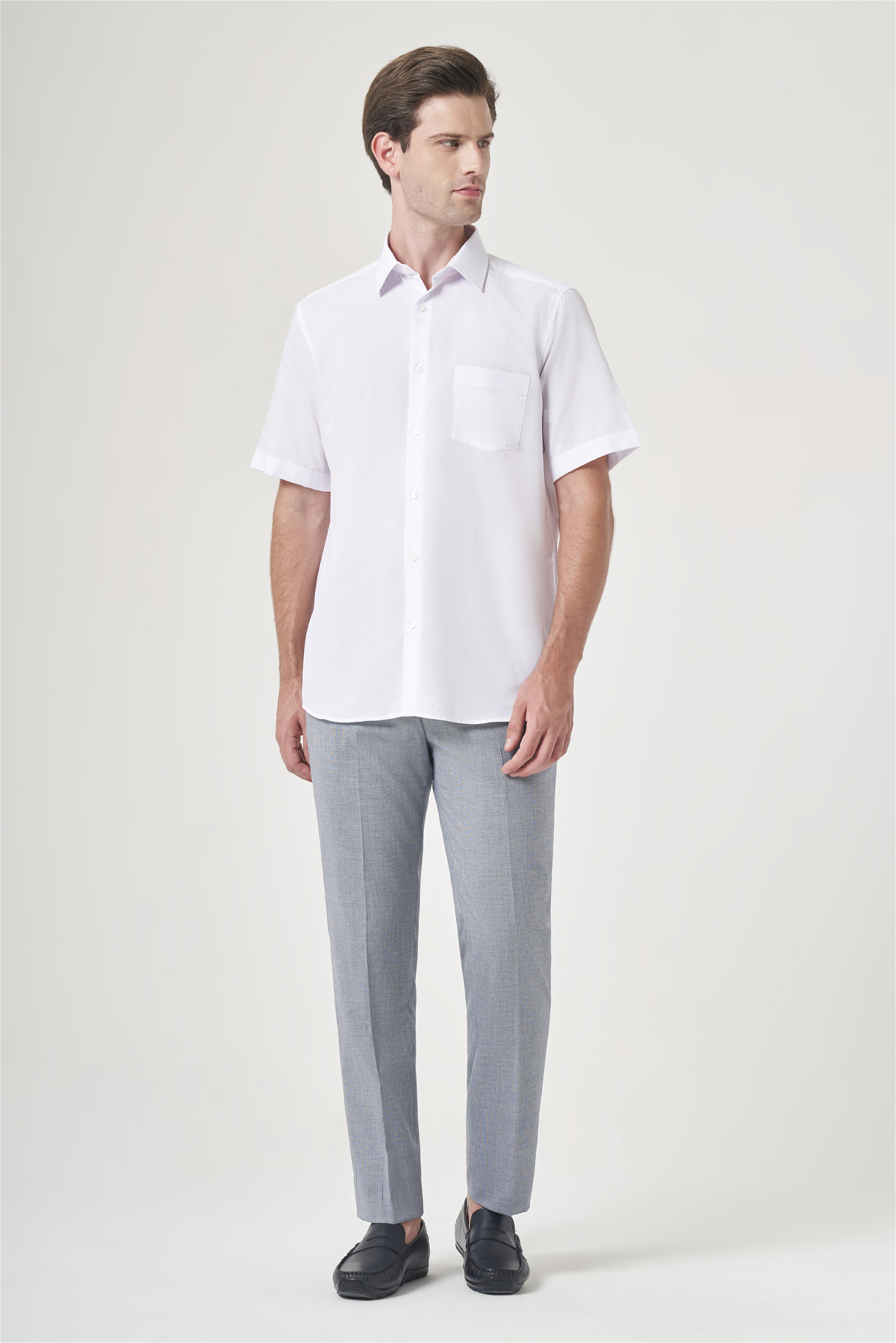 Beyaz Sert Yaka Kısa Kol Cepli Comfort Fit Pamuklu Gömlek 1004260258