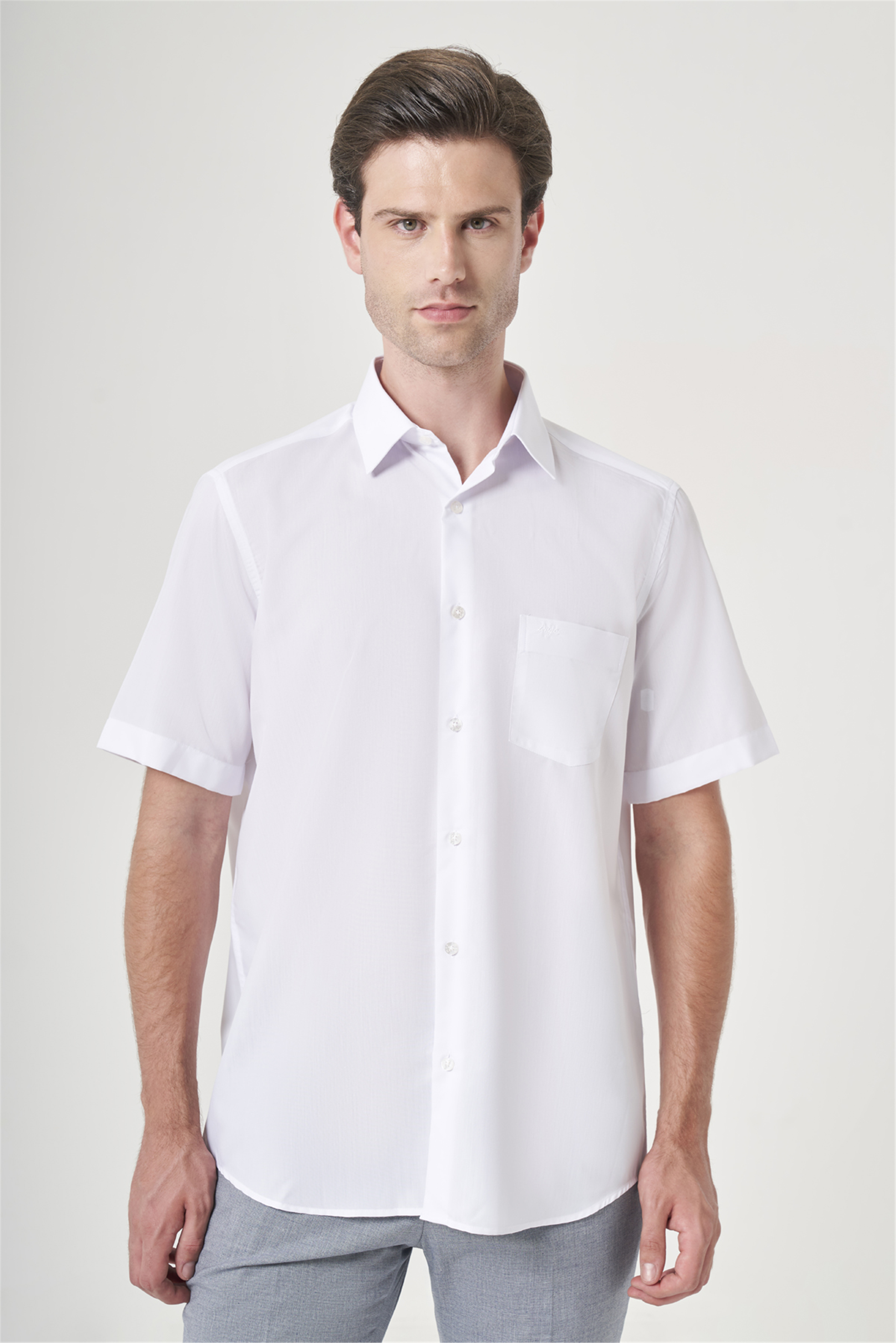 Beyaz Sert Yaka Kısa Kol Cepli Comfort Fit Pamuklu Gömlek 1004260258