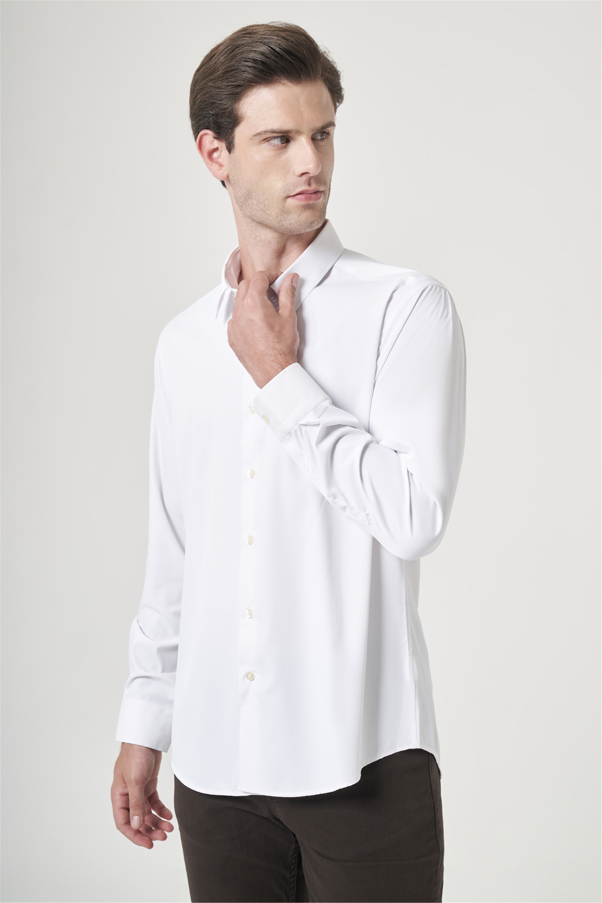 Beyaz Sert Yaka Uzun Kol Cepsiz Slim Fit Esnek Su İtici Gömlek 1004260234
