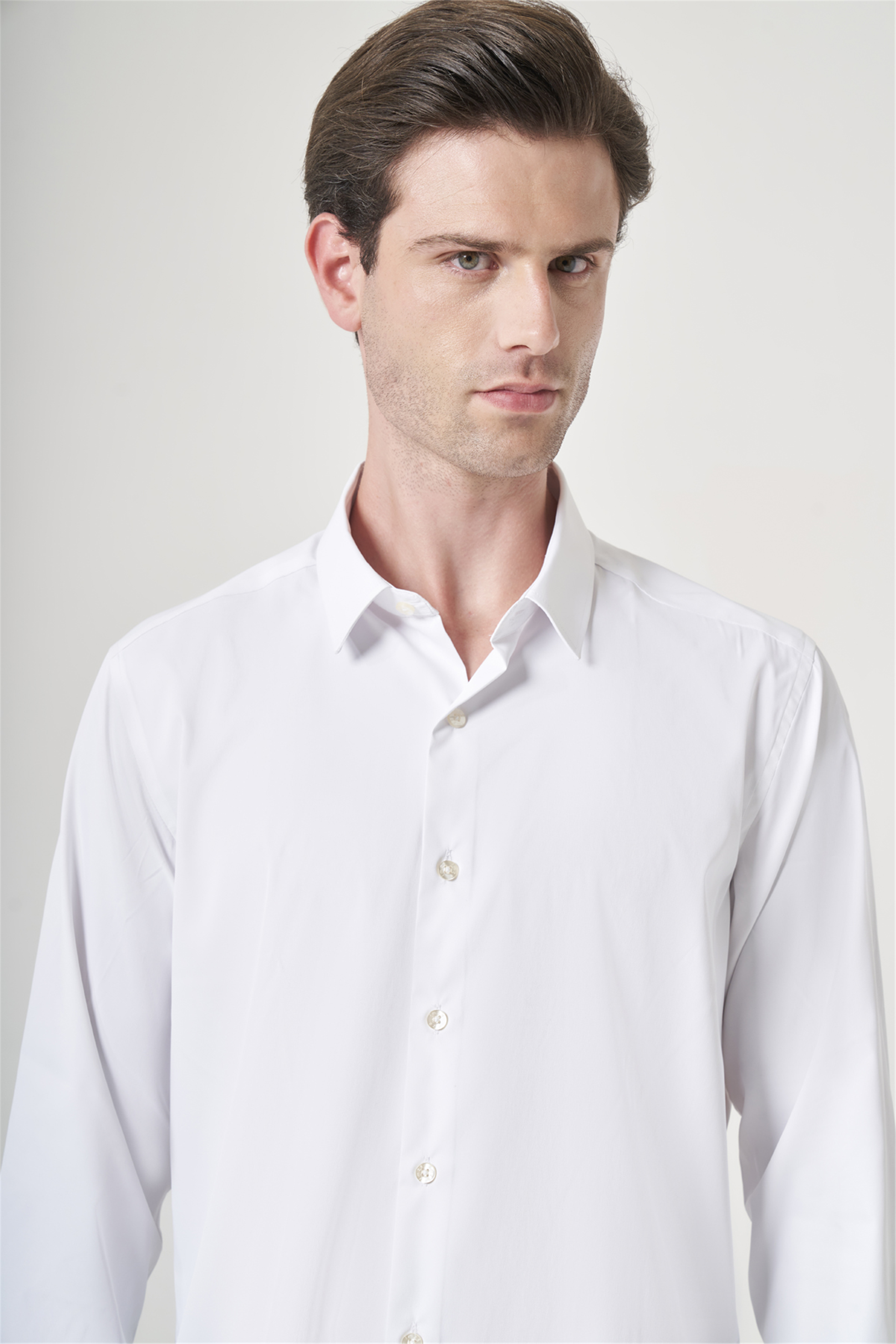 Beyaz Sert Yaka Uzun Kol Cepsiz Slim Fit Esnek Su İtici Gömlek 1004260234