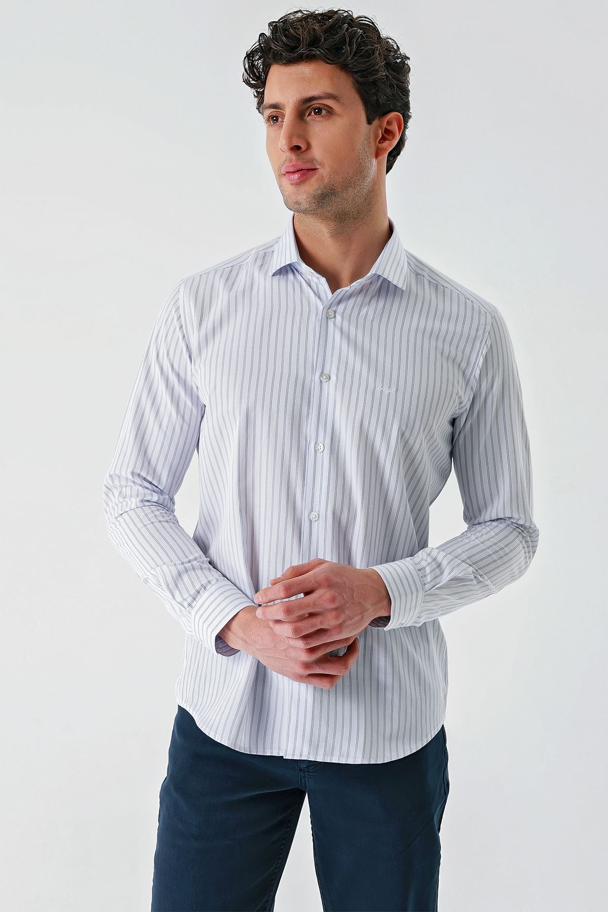 Beyaz Uzun Kollu Çizgili Armürlü Cepsiz Pamuklu Klasik Slim Fit Dar Kesim Gömlek 1004240229
