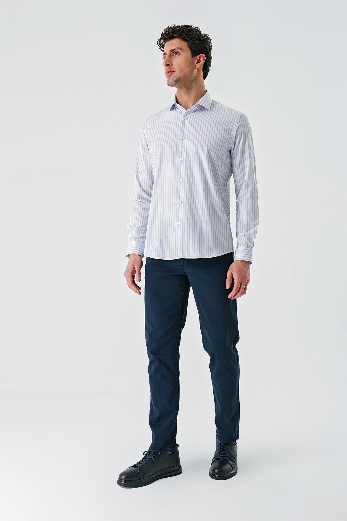 Beyaz Uzun Kollu Çizgili Armürlü Cepsiz Pamuklu Klasik Slim Fit Dar Kesim Gömlek 1004240229