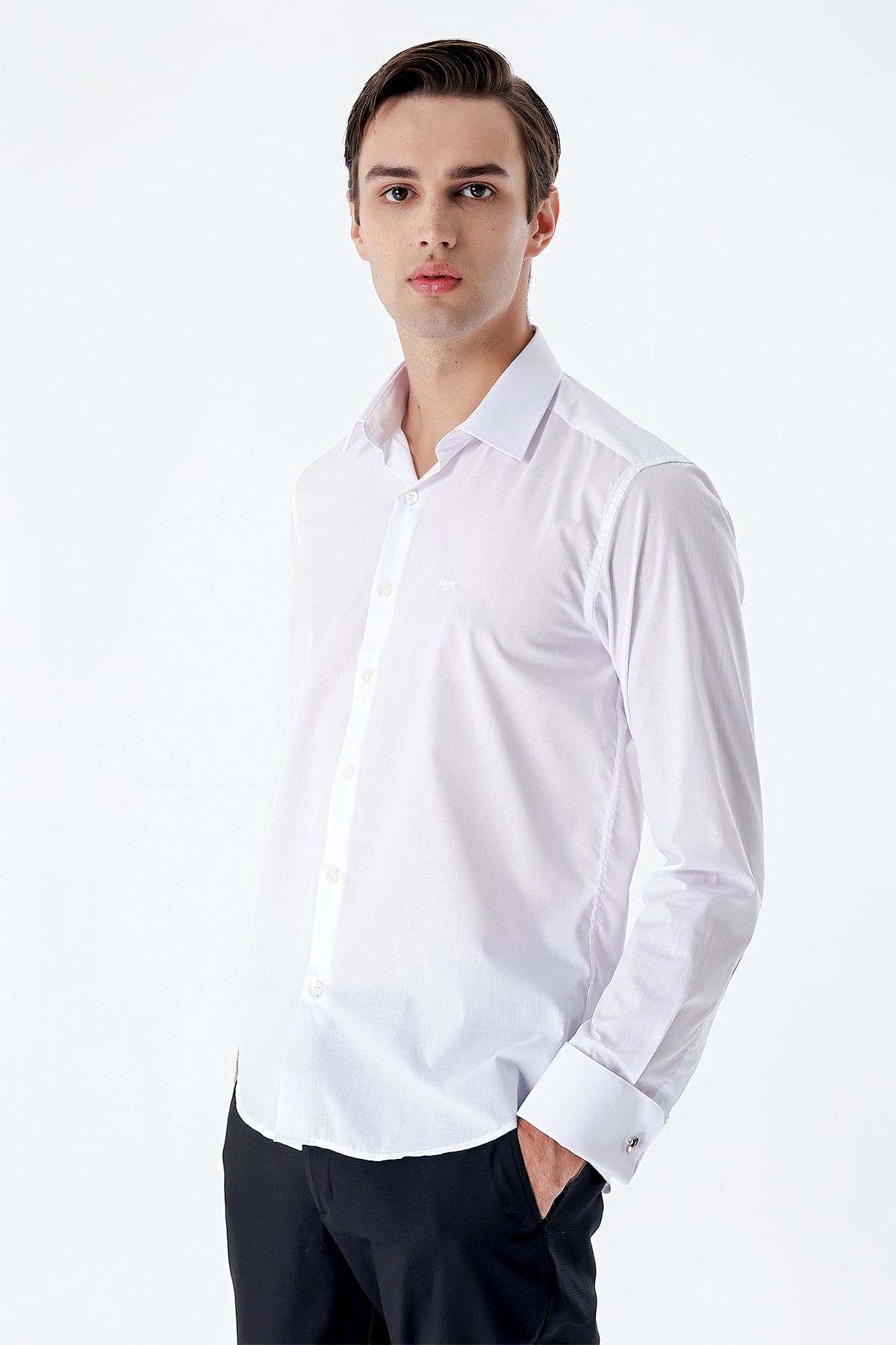 Beyaz Uzun Kollu Sert Yaka Cepsiz Pamuklu Basic Slim Fit Dar Kesim Gömlek 1004240059