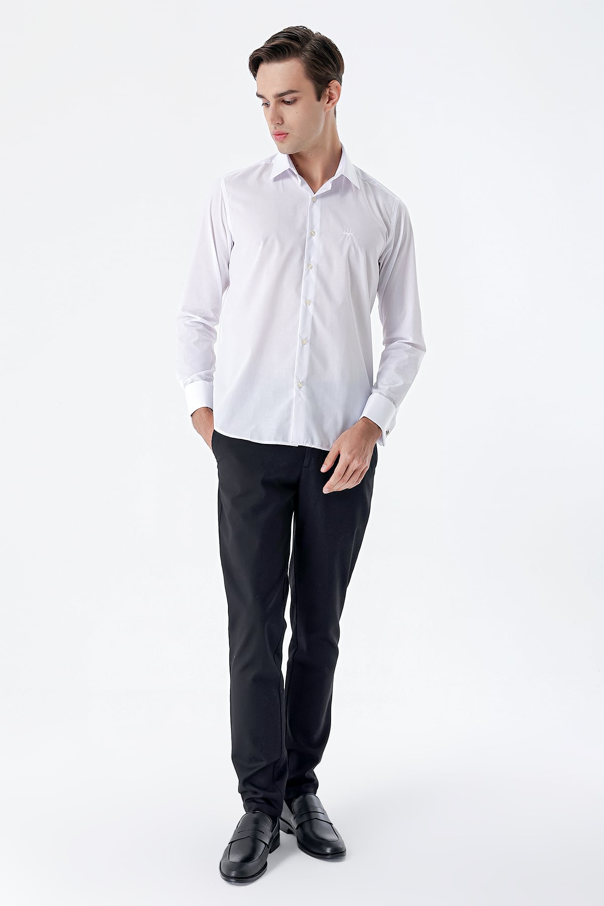 Beyaz Uzun Kollu Sert Yaka Cepsiz Pamuklu Basic Slim Fit Dar Kesim Gömlek 1004240059