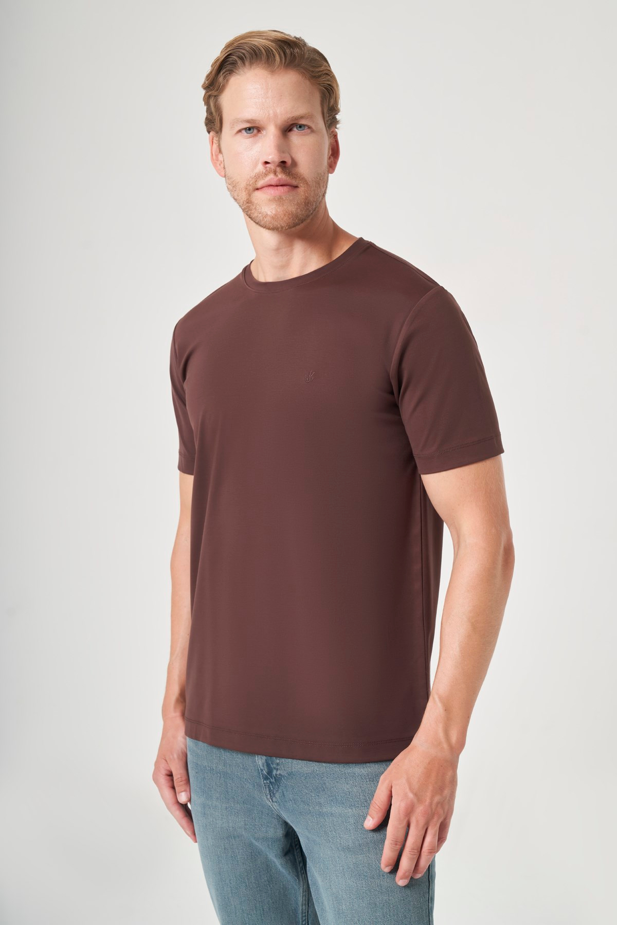 Kahverengi Bisiklet Yaka Kısa Kol Örme Slim Fit Esnek Basic Tişört 1011260184