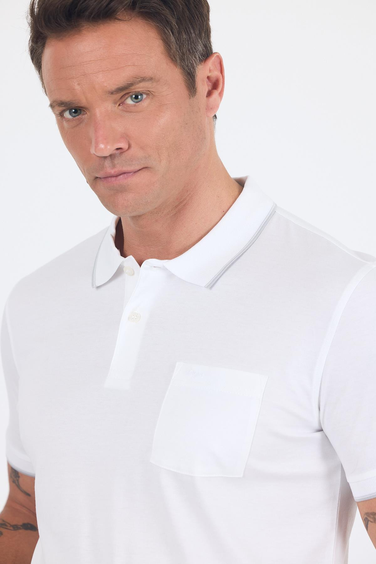 Beyaz Kol Düz Suprem Polo Yaka Cepli %100 Pamuk Comfort Fit Tişört 1011250189