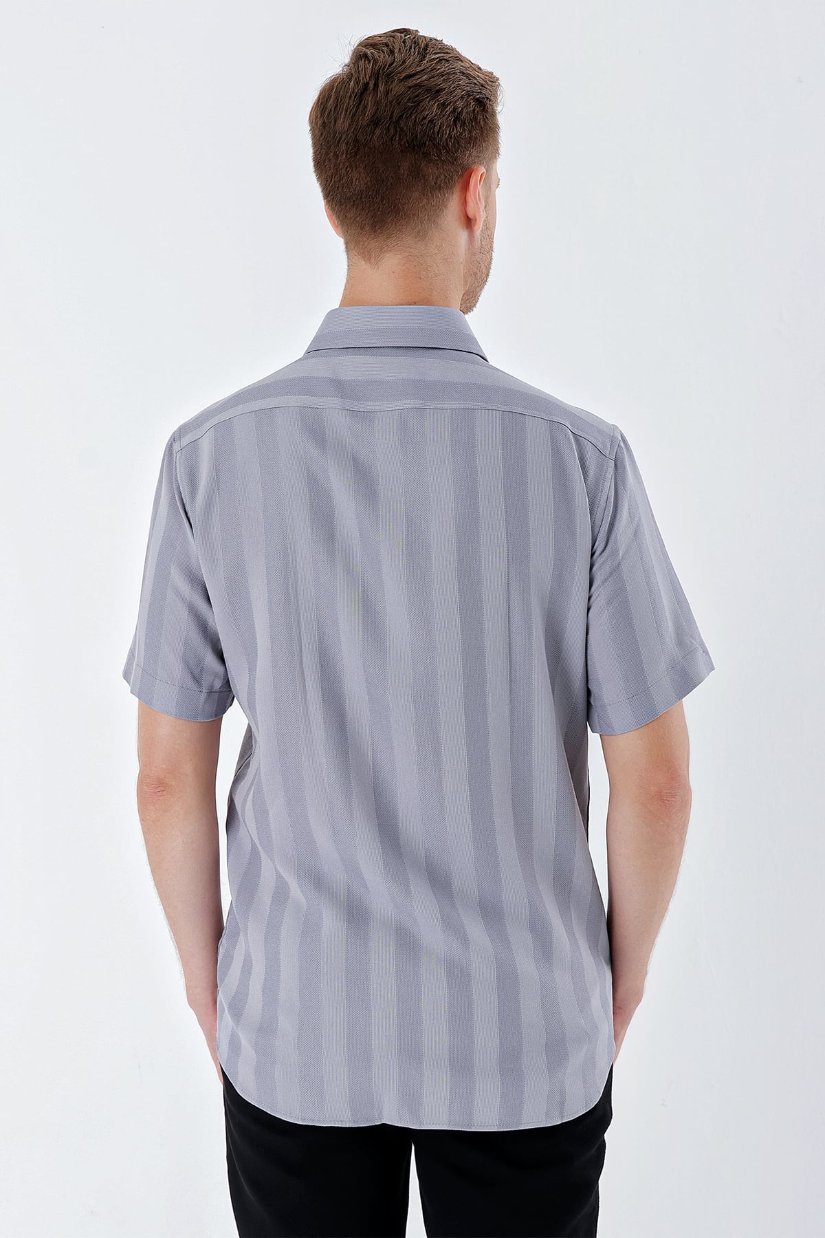 Gri Sert Yaka Kısa Kol Cepsiz Comfort Fit Classic Gömlek 1004230204