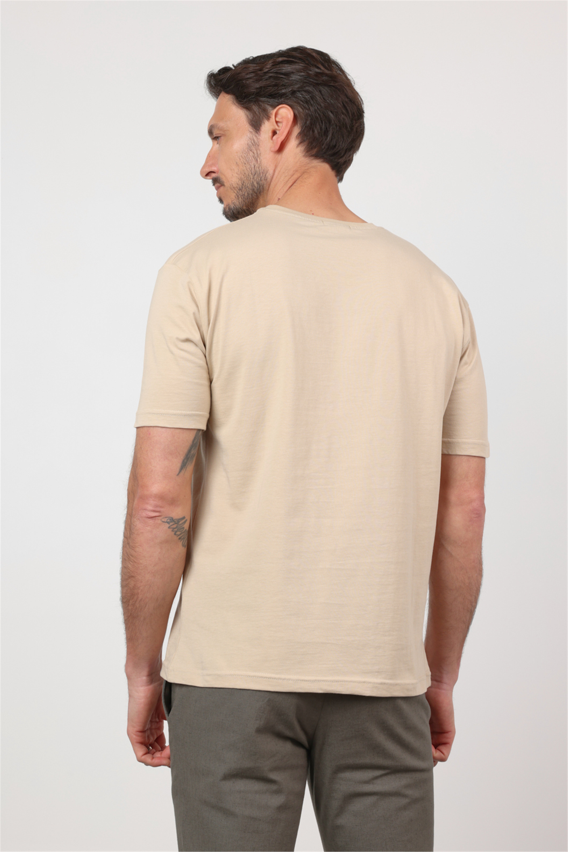 Bej Bisiklet Yaka Kısa Kol Cepsiz Slim Fit Pamuklu Tişört 1011260166