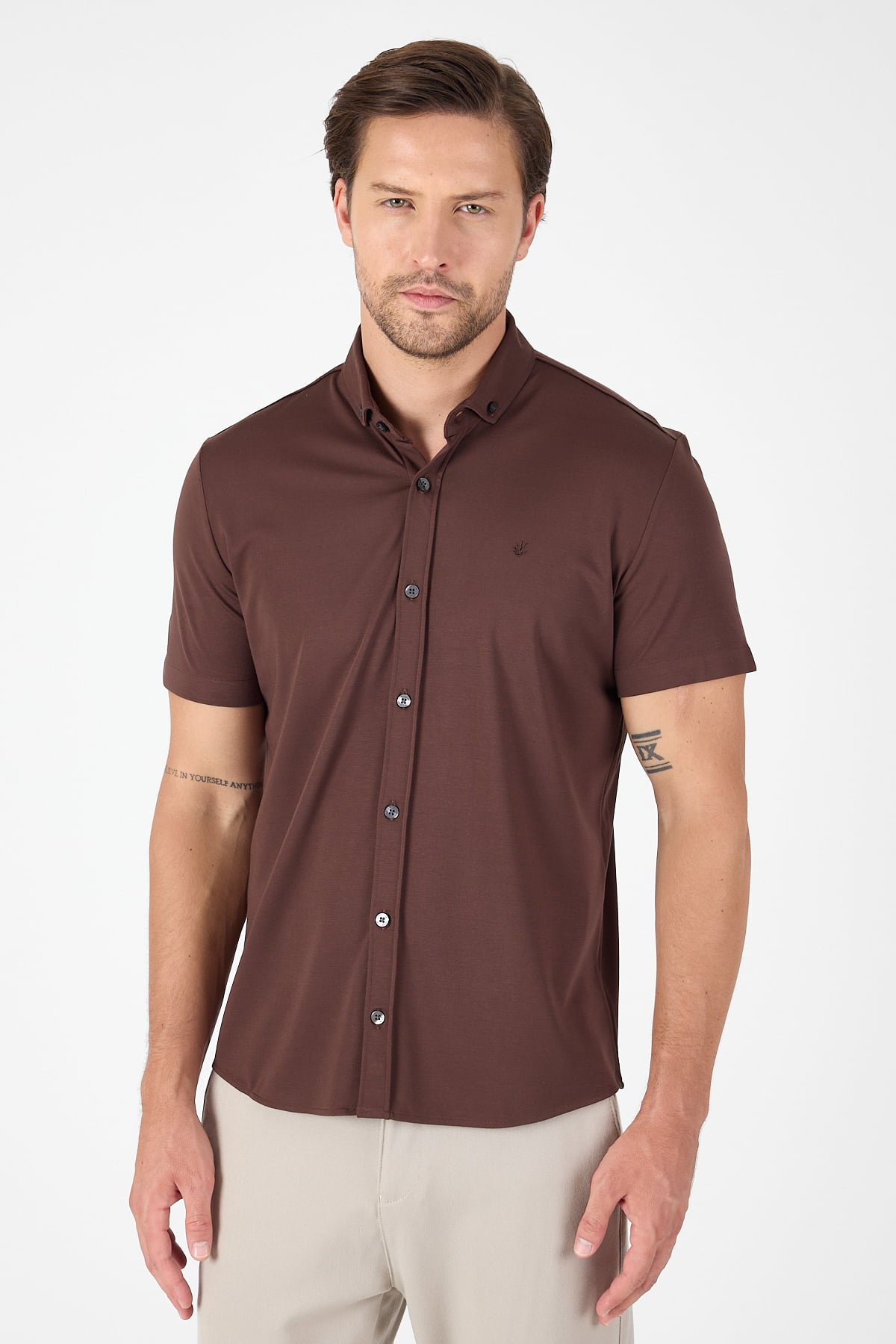 Kahverengi Kısa Kol Düğmeli Yaka Cepsiz Performans Ürün Slim Fit  Gömlek 1004250256