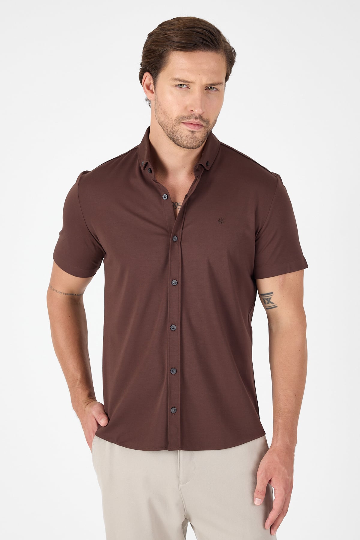 Kahverengi Kısa Kol Düğmeli Yaka Cepsiz Performans Ürün Slim Fit  Gömlek 1004250256