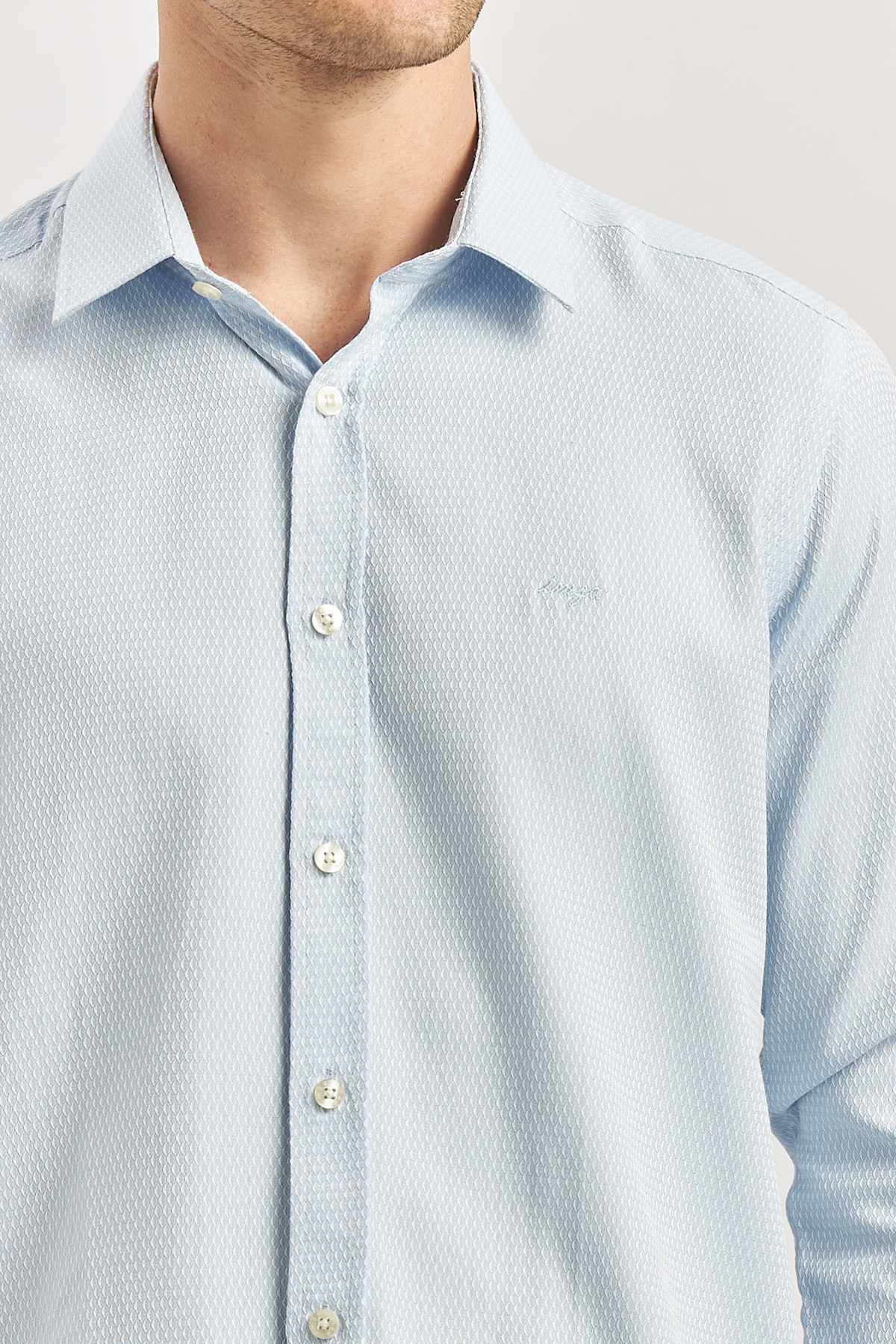 Uzun Kol Kendinden Desenli Armürlü Sert Yaka Casual Slim Fit Gömlek 1004240249