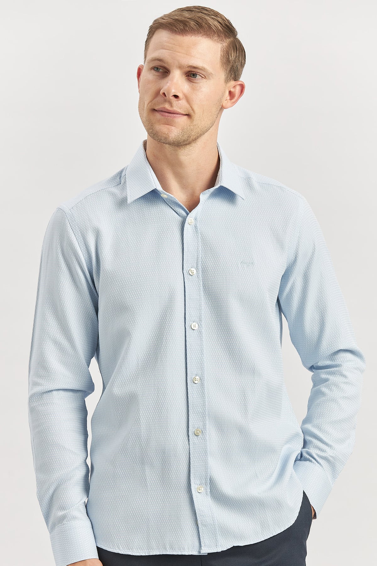 Uzun Kol Kendinden Desenli Armürlü Sert Yaka Casual Slim Fit Gömlek 1004240249