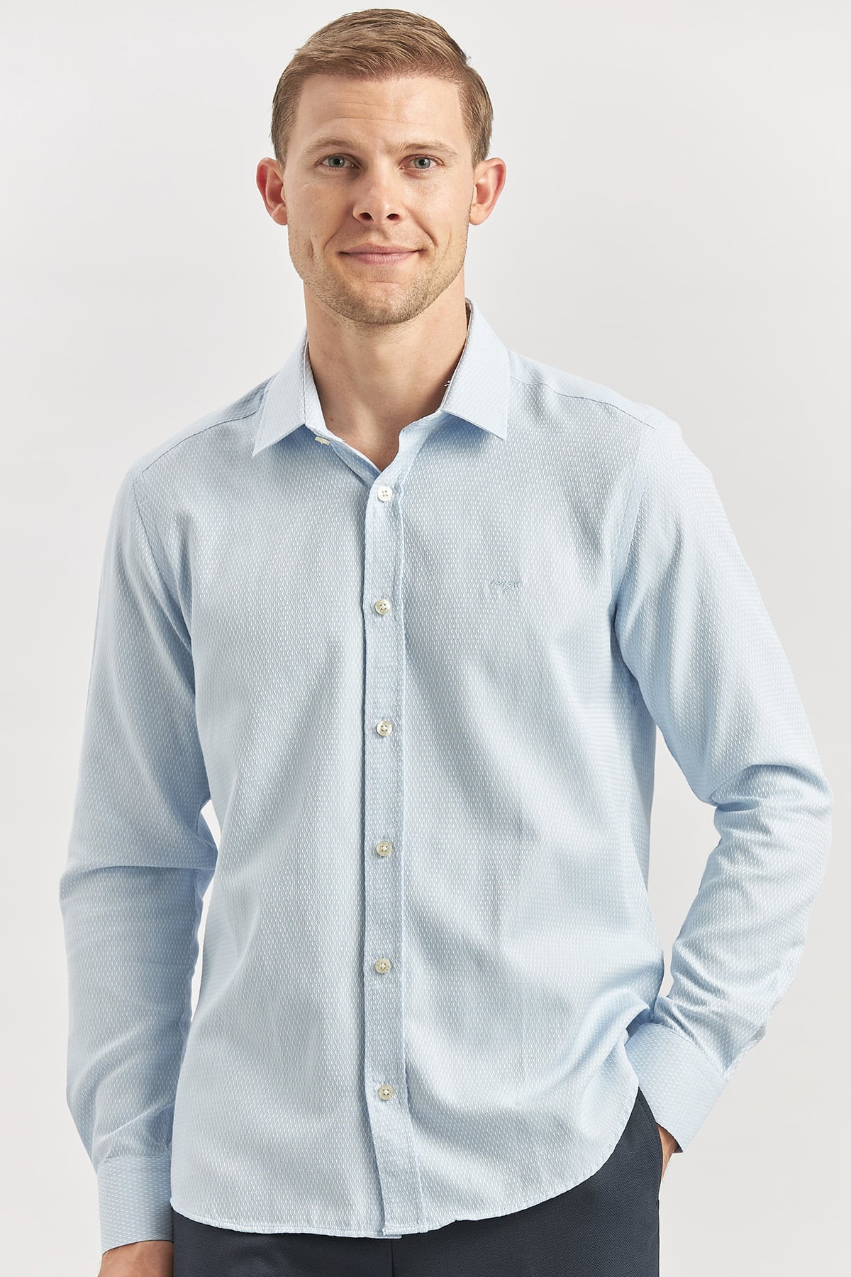 Uzun Kol Kendinden Desenli Armürlü Sert Yaka Casual Slim Fit Gömlek 1004240249