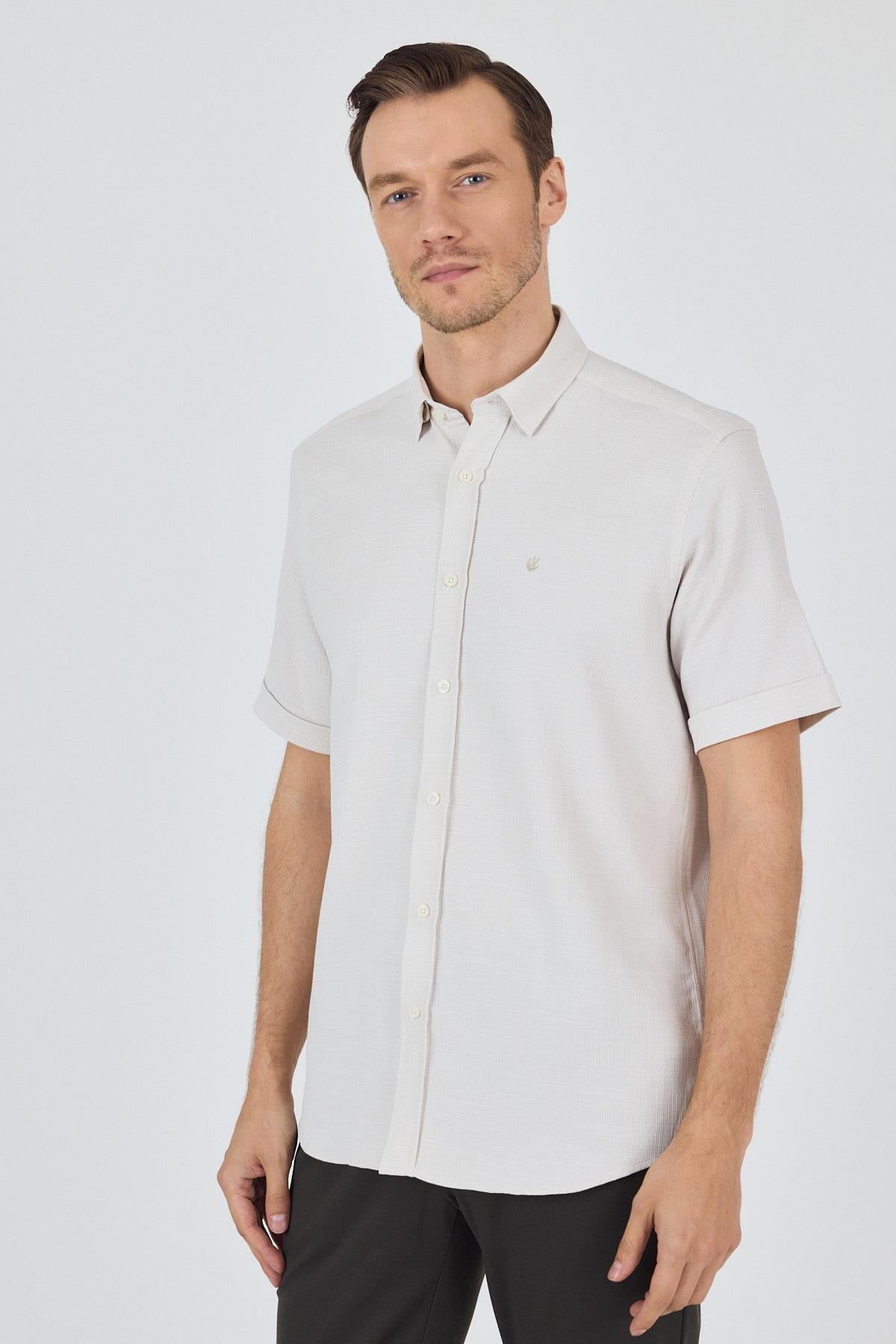 Biritli Yaka Düz Casual Pamuklu Comfort Fit Gömlek 1004250221