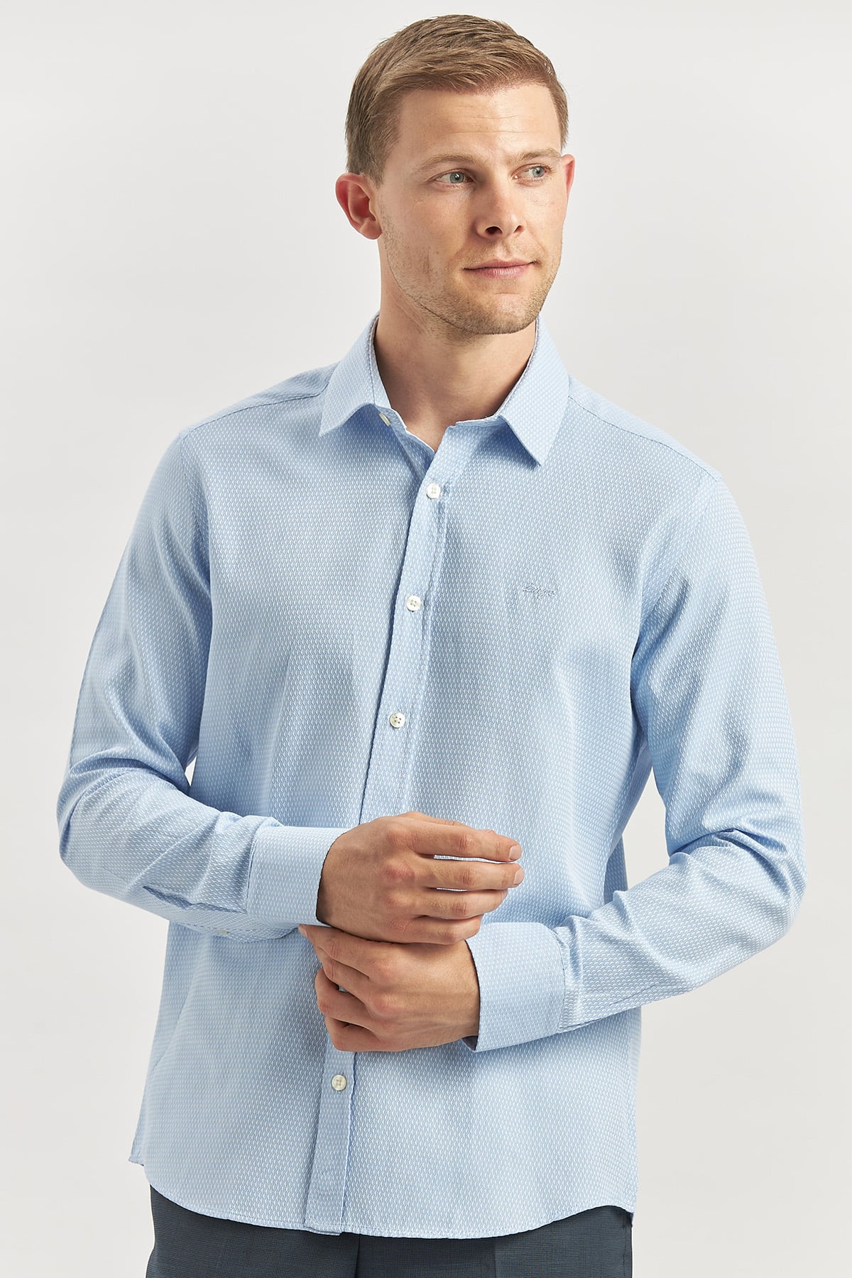 Mavi Uzun Kol Kendinden Desenli Armürlü Sert Yaka Casual Slim Fit Gömlek 1004240249