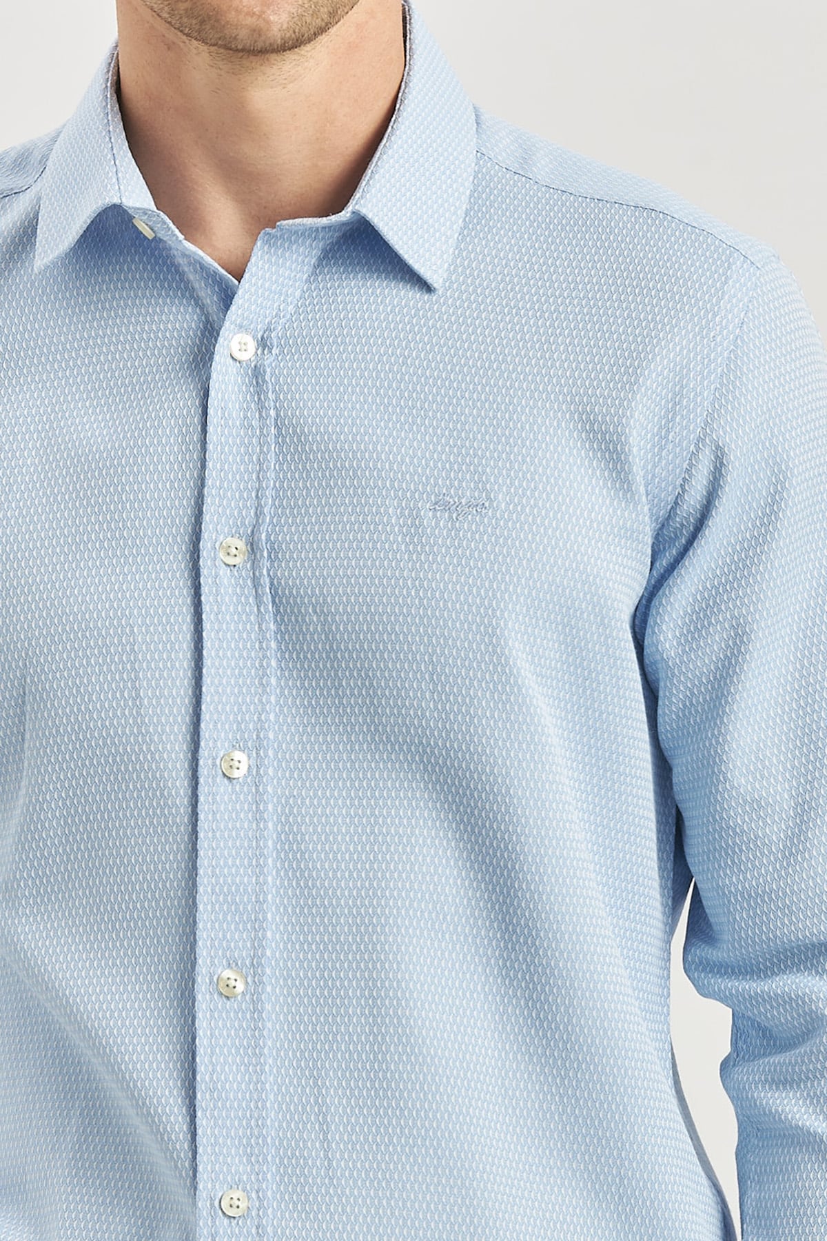 Mavi Uzun Kol Kendinden Desenli Armürlü Sert Yaka Casual Slim Fit Gömlek 1004240249