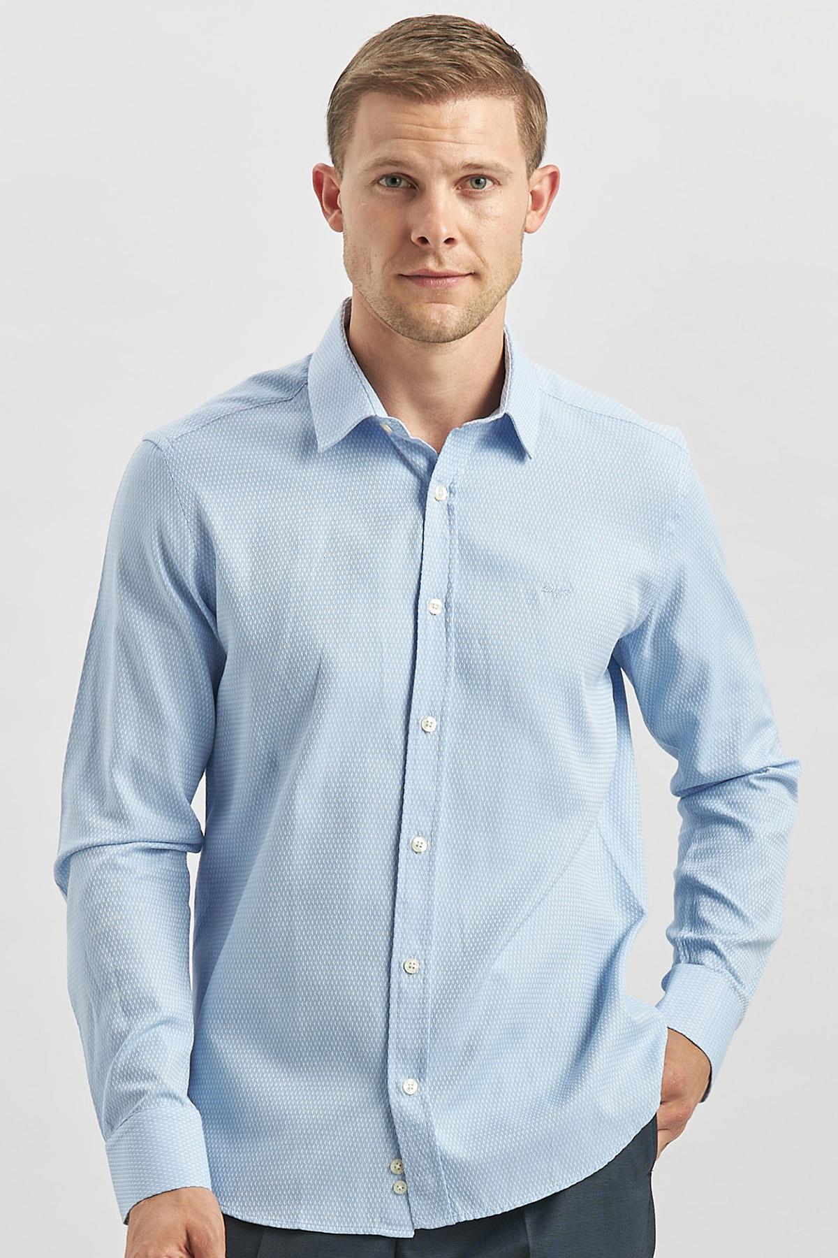 Mavi Uzun Kol Kendinden Desenli Armürlü Sert Yaka Casual Slim Fit Gömlek 1004240249