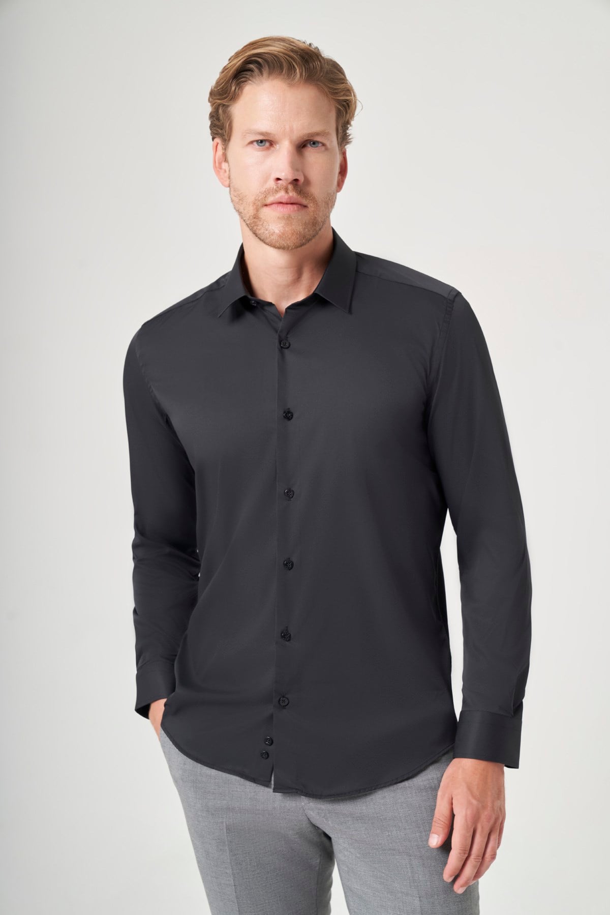 Siyah Sert Yaka Uzun Kol Cepsiz Slim Fit Esnek Su İtici Gömlek 1004260234