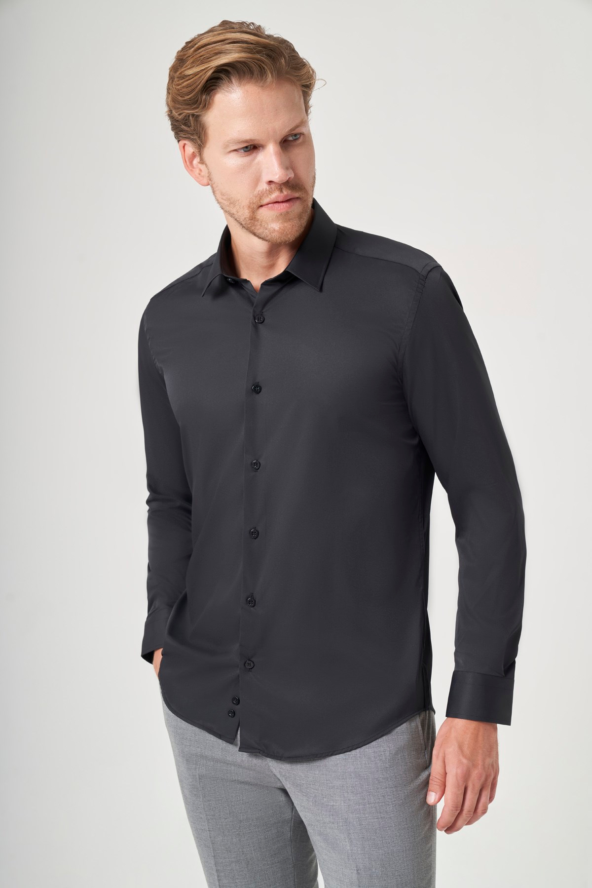 Siyah Sert Yaka Uzun Kol Cepsiz Slim Fit Esnek Su İtici Gömlek 1004260234