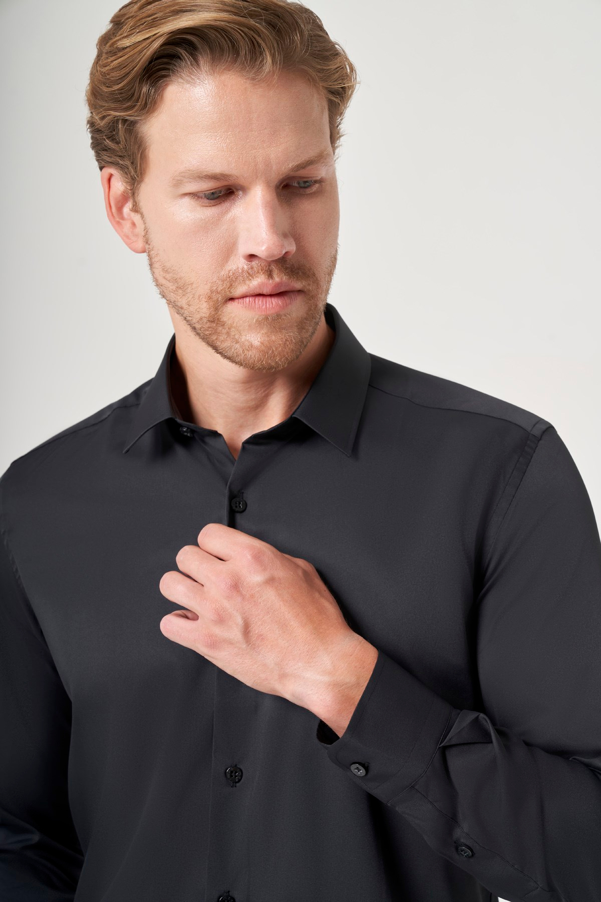 Siyah Sert Yaka Uzun Kol Cepsiz Slim Fit Esnek Su İtici Gömlek 1004260234