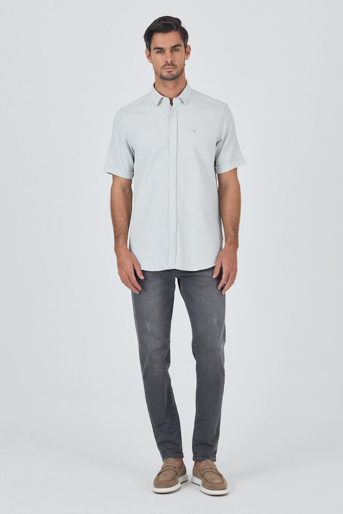 Biritli Yaka Düz Casual Pamuklu Comfort Fit Gömlek 1004250221