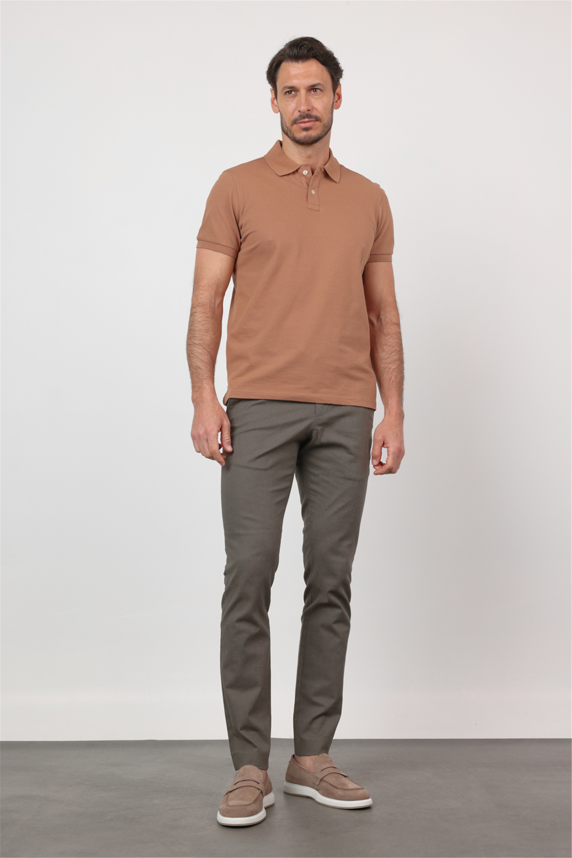 Kahverengi Polo Yaka Kısa Kol Cepsiz Slim Fit Pamuklu Tişört 1011260154