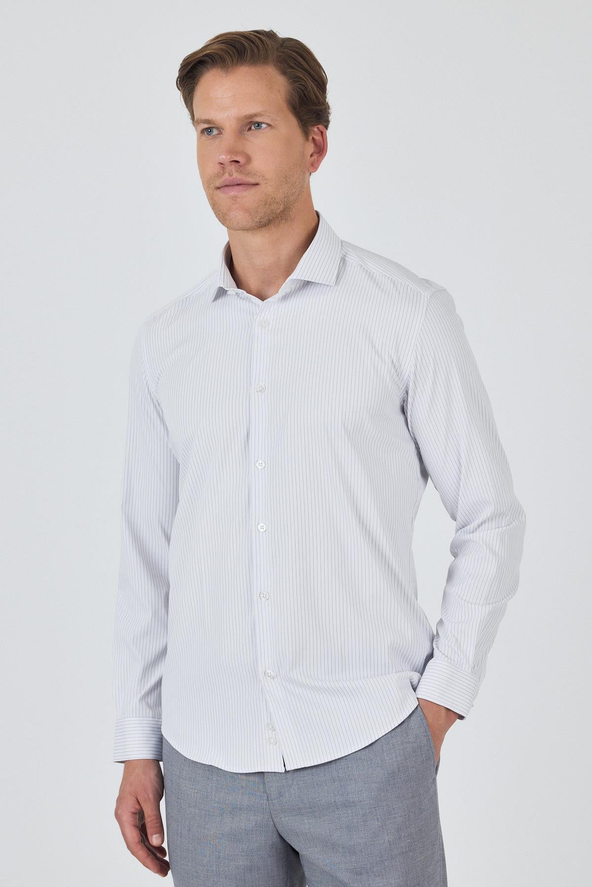 Beyaz Uzun Kol Çizgili Desen Bez Ayağı İtalyan Yaka Cepsiz Esnek Classic Slim Fit Gömlek 1004250202