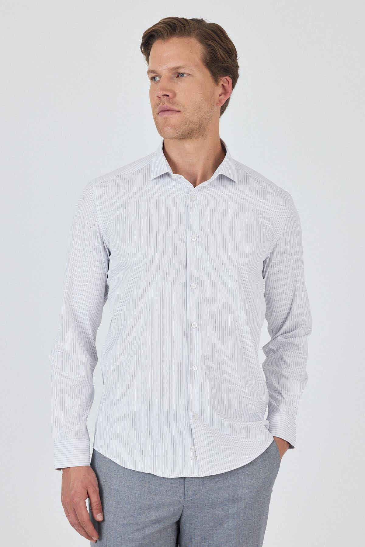 Beyaz Uzun Kol Çizgili Desen Bez Ayağı İtalyan Yaka Cepsiz Esnek Classic Slim Fit Gömlek 1004250202