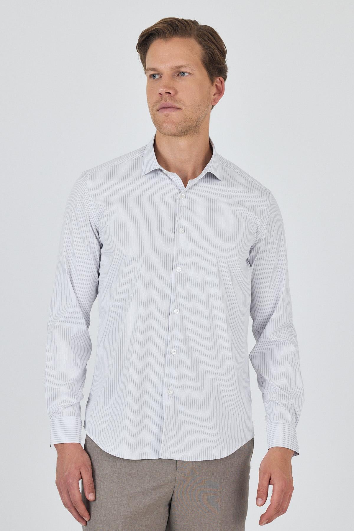 Beyaz Uzun Kol Çizgili Desen Bez Ayağı İtalyan Yaka Cepsiz Esnek Classic Slim Fit Gömlek 1004250202