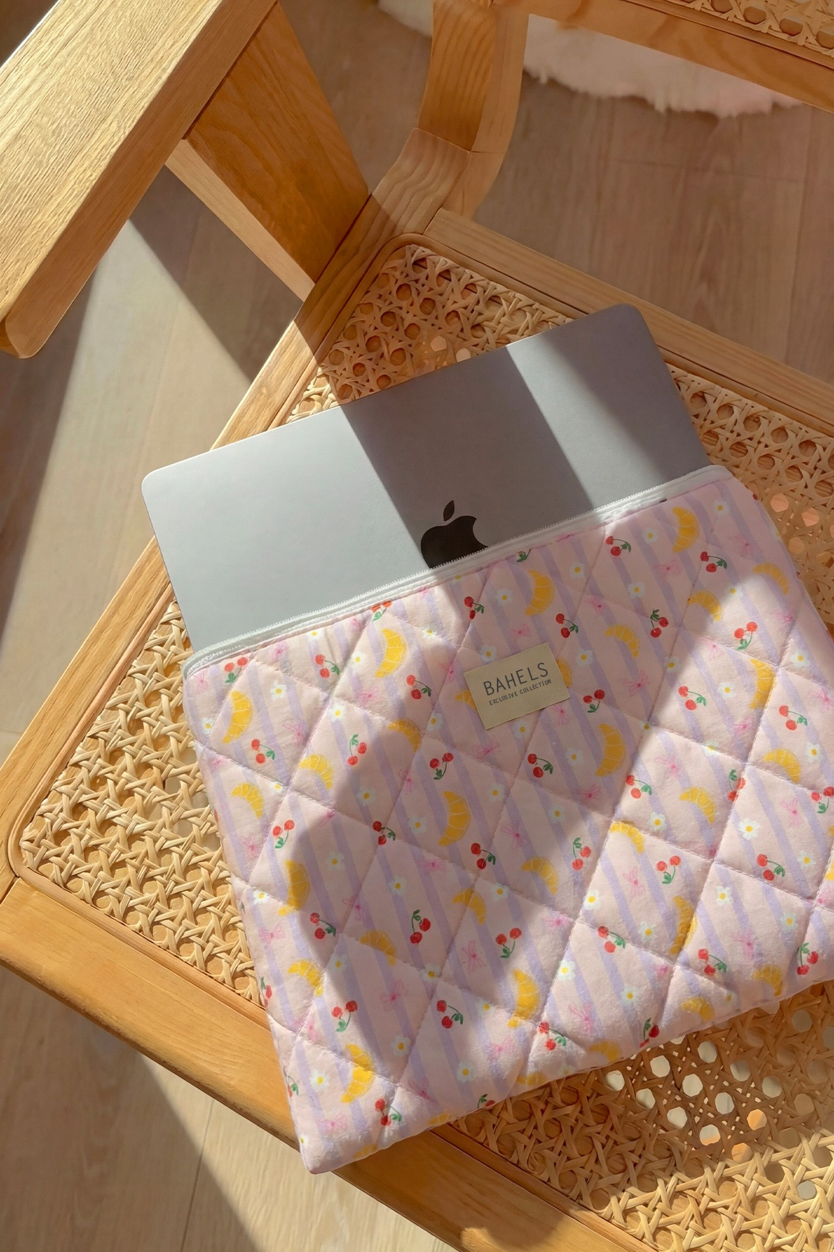 Kruvasan XL Macbook ve Tablet Uyumlu Portföy Çanta