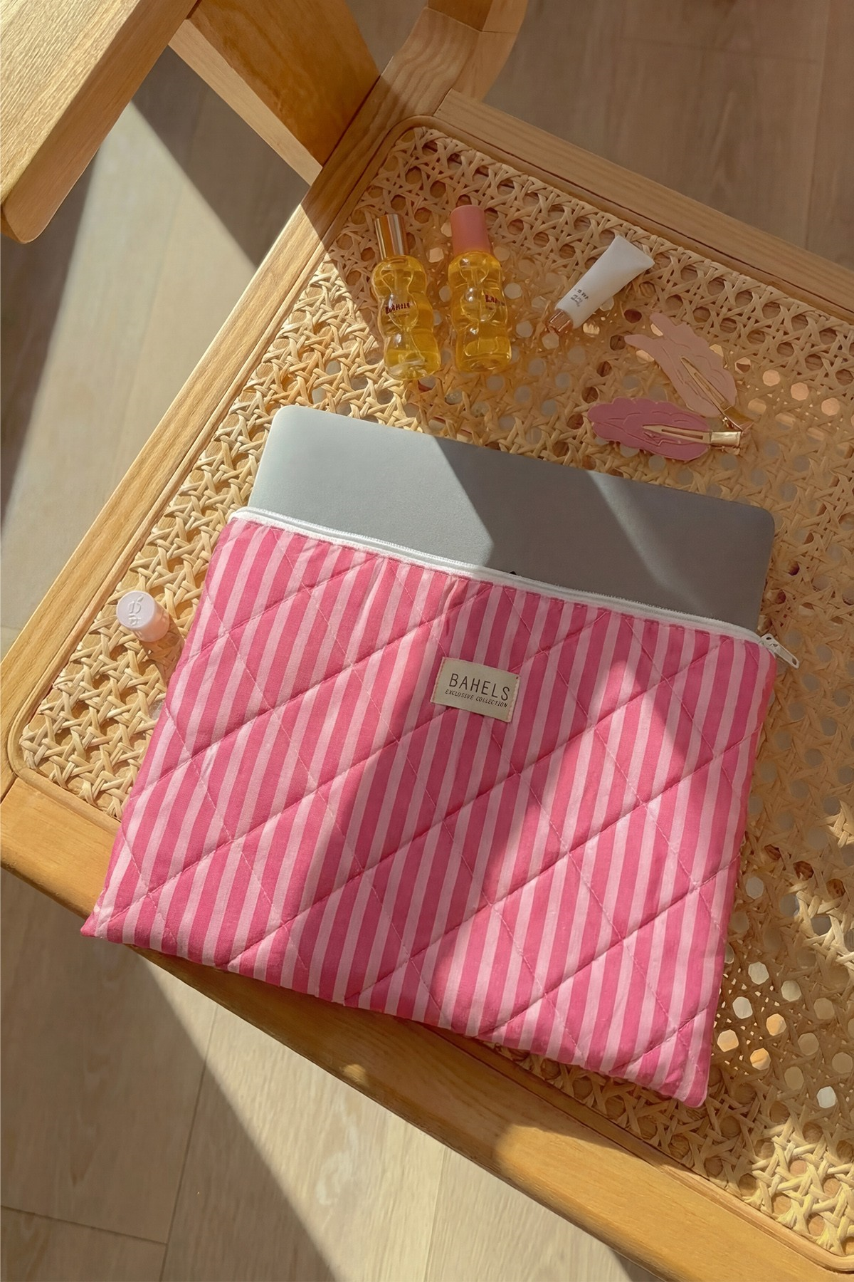 Pembe Çizgili XL Macbook ve Tablet Uyumlu Portföy Çanta