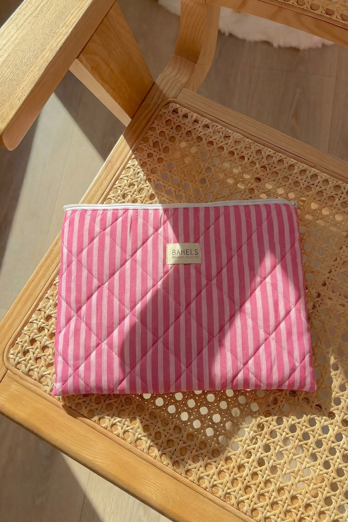 Pembe Çizgili XL Macbook ve Tablet Uyumlu Portföy Çanta