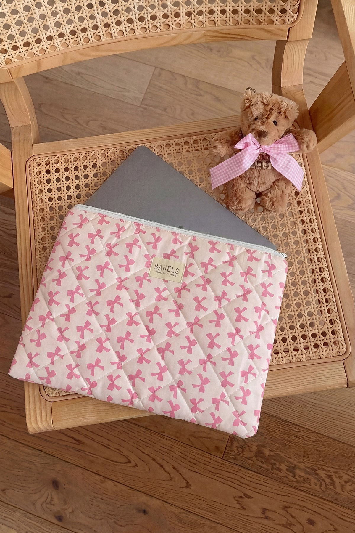 Pinkly XL Macbook ve Tablet Uyumlu Portföy Çanta