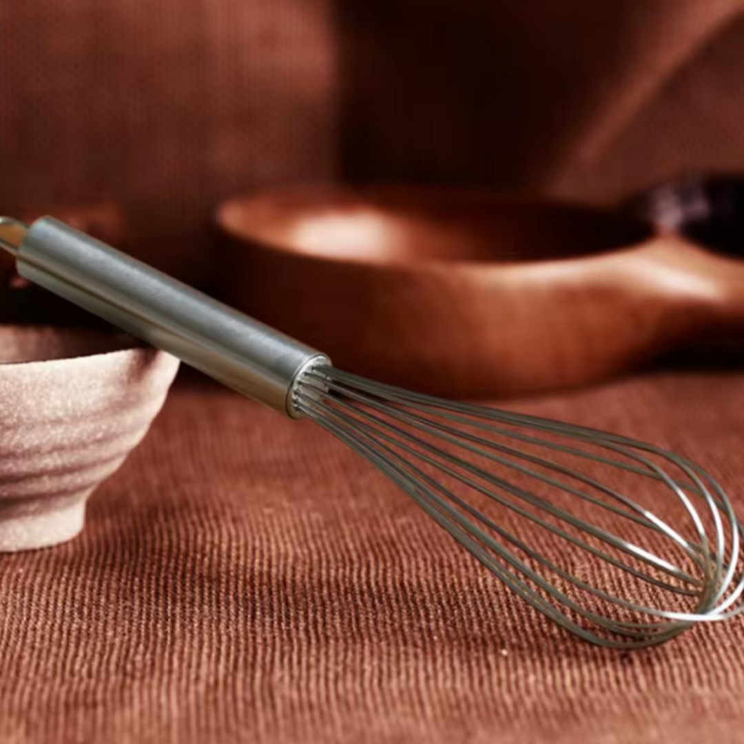 Metal Lux Çırpıcı 40 cm Paslanmaz Çelik Dayanıklı Mikser Kaşığı Ergonomik Saplı El Tipi Çırpma Aparatı Büyük Boy Mutfak Aleti Yüksek Isıya Dayanıklı Pratik Kullanımlı Çelik Çırpıcı