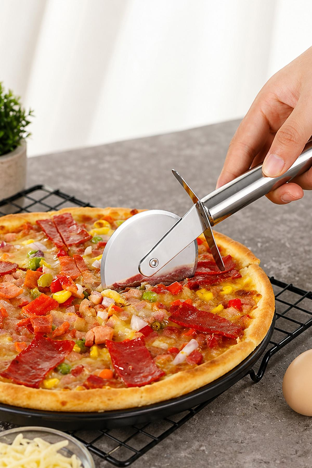 Pizza Kesici Paslanmaz Çelik Metal Saplı Yuvarlak Bıçak Dilimleme Aparatı Ergonomik