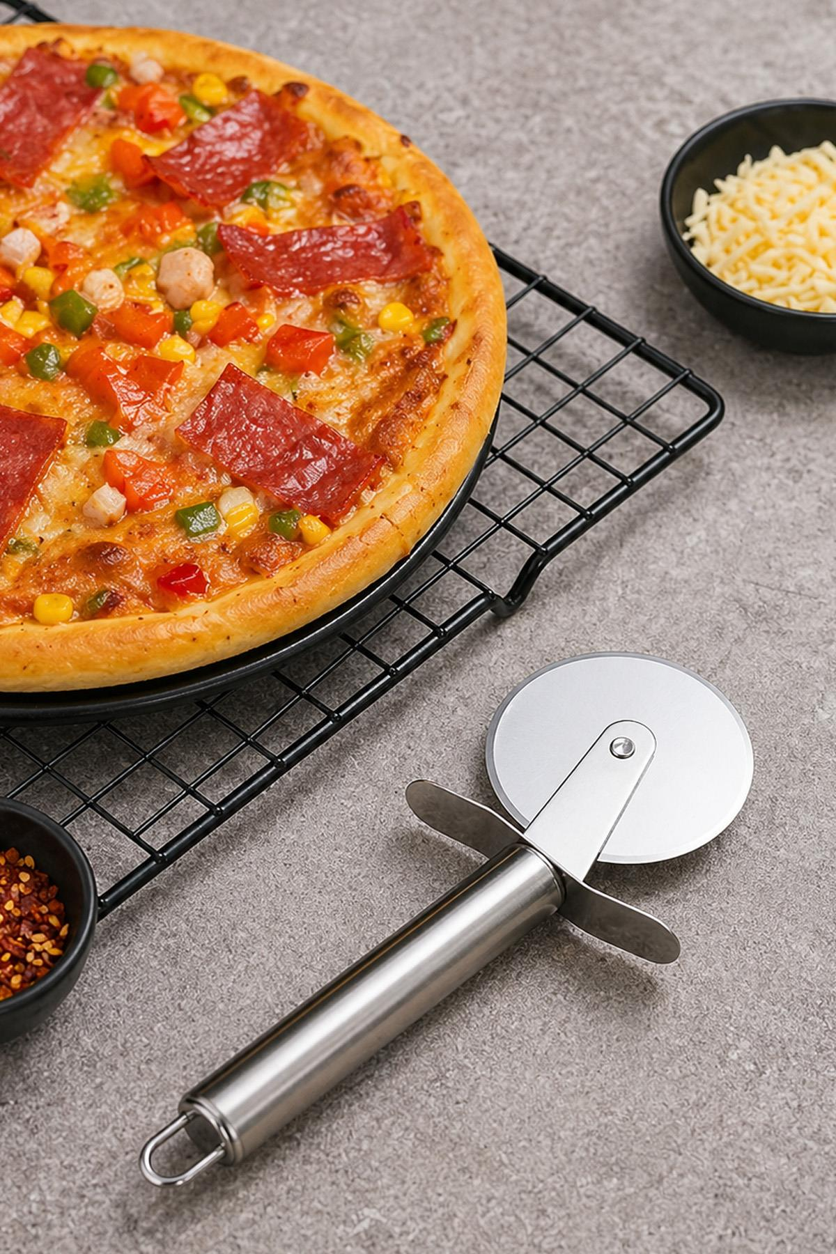 Pizza Kesici Paslanmaz Çelik Metal Saplı Yuvarlak Bıçak Dilimleme Aparatı Ergonomik