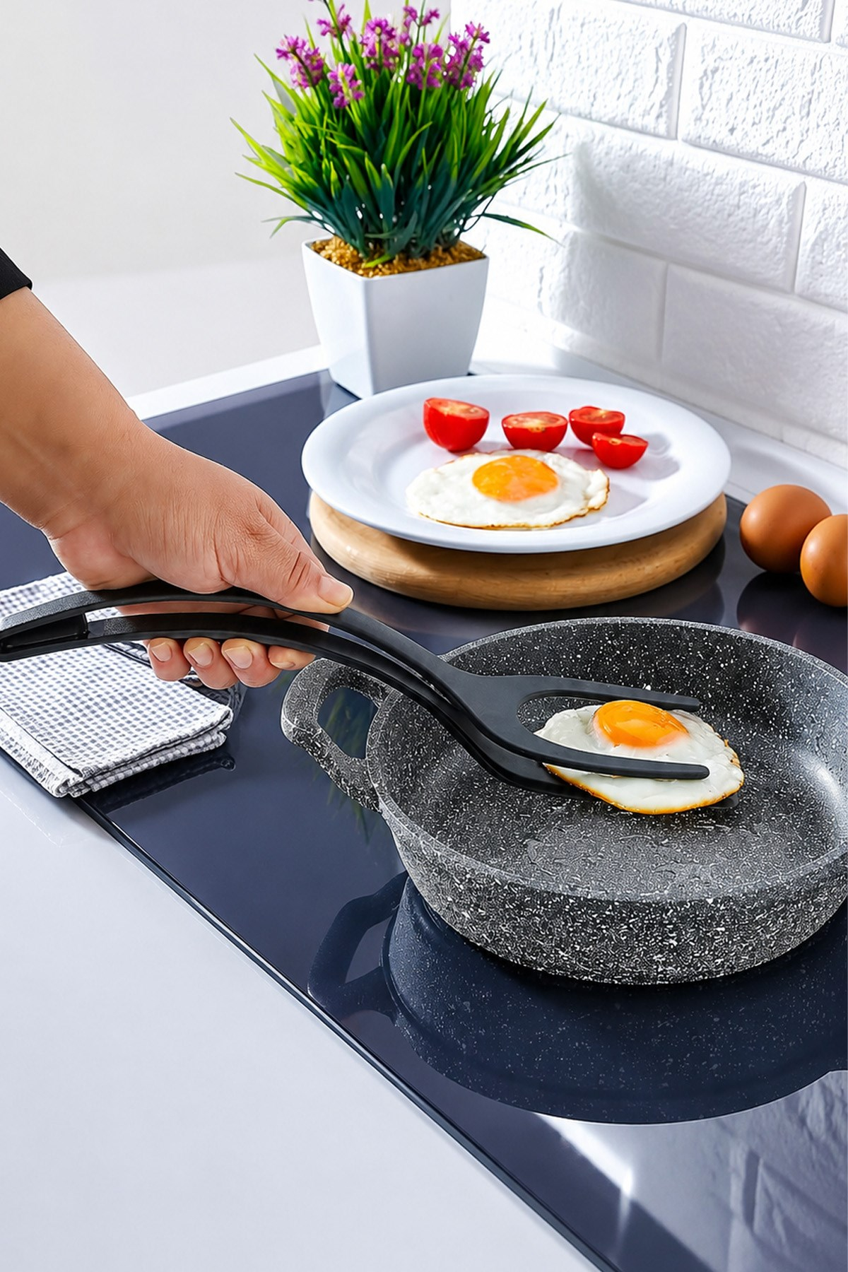 Pratik Yanmaz Yapışmaz Sert Plastik Maşalı Spatula Mutfak Yemek Servis Spatulası