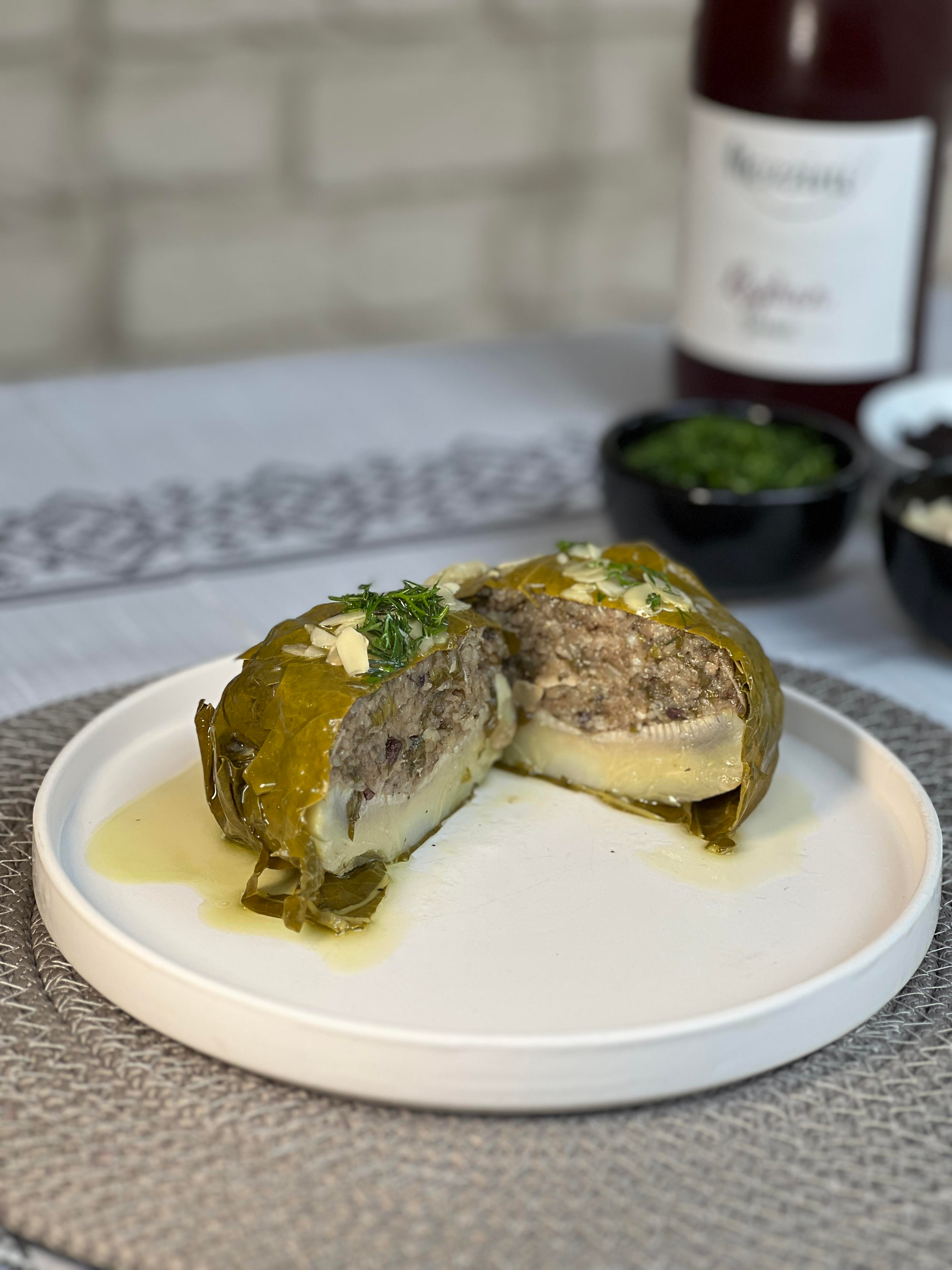 Asma Yaprağında Bademli Enginar Dolma