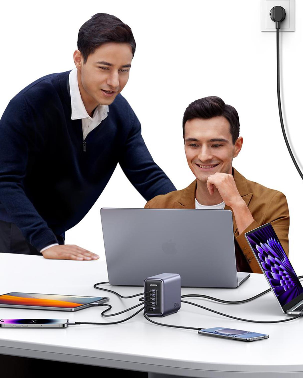 UGREEN Nexode 300W GaN 5 Portlu Hızlı Şarj Cihazı İstasyonu, 4xUSB-C, 1xUSB-A, 2M 240W Kablolu, Gri, 90903B