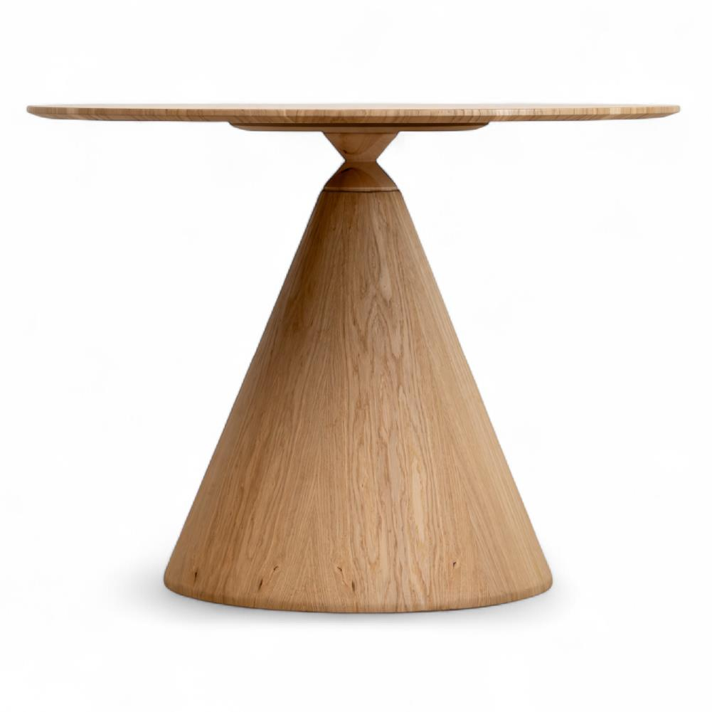Kastra Nexa Yuvarlak Meşe Kaplama Masa 