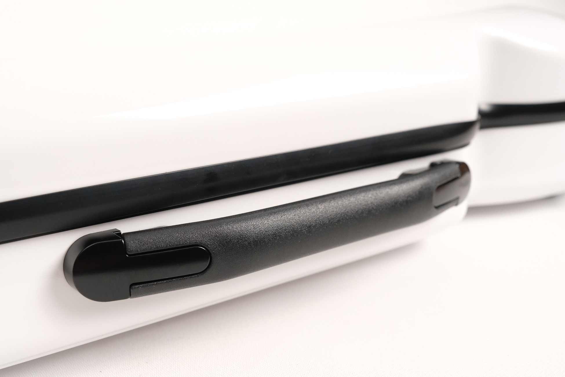Wallace Hartley Keman Hardcase 4/4 White