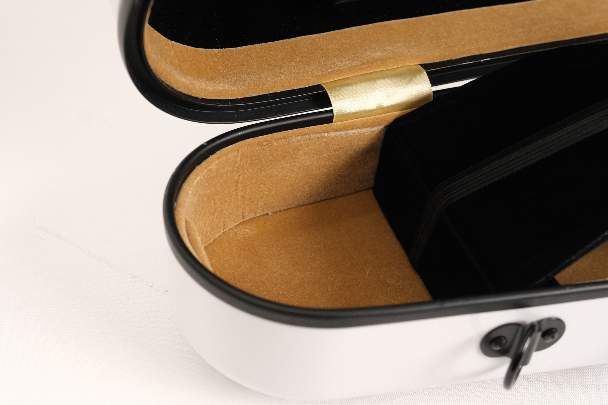 Wallace Hartley Keman Hardcase 4/4 White